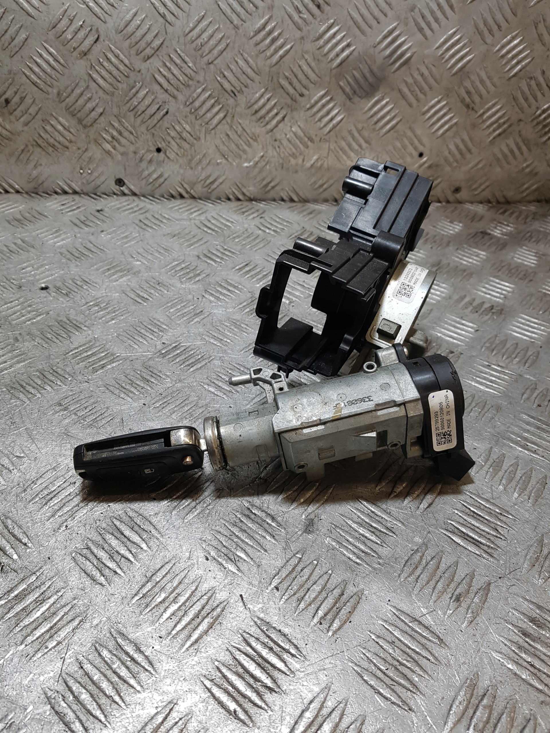ignition Z KLUCZYKIEM OPEL INSIGNIA 25799293