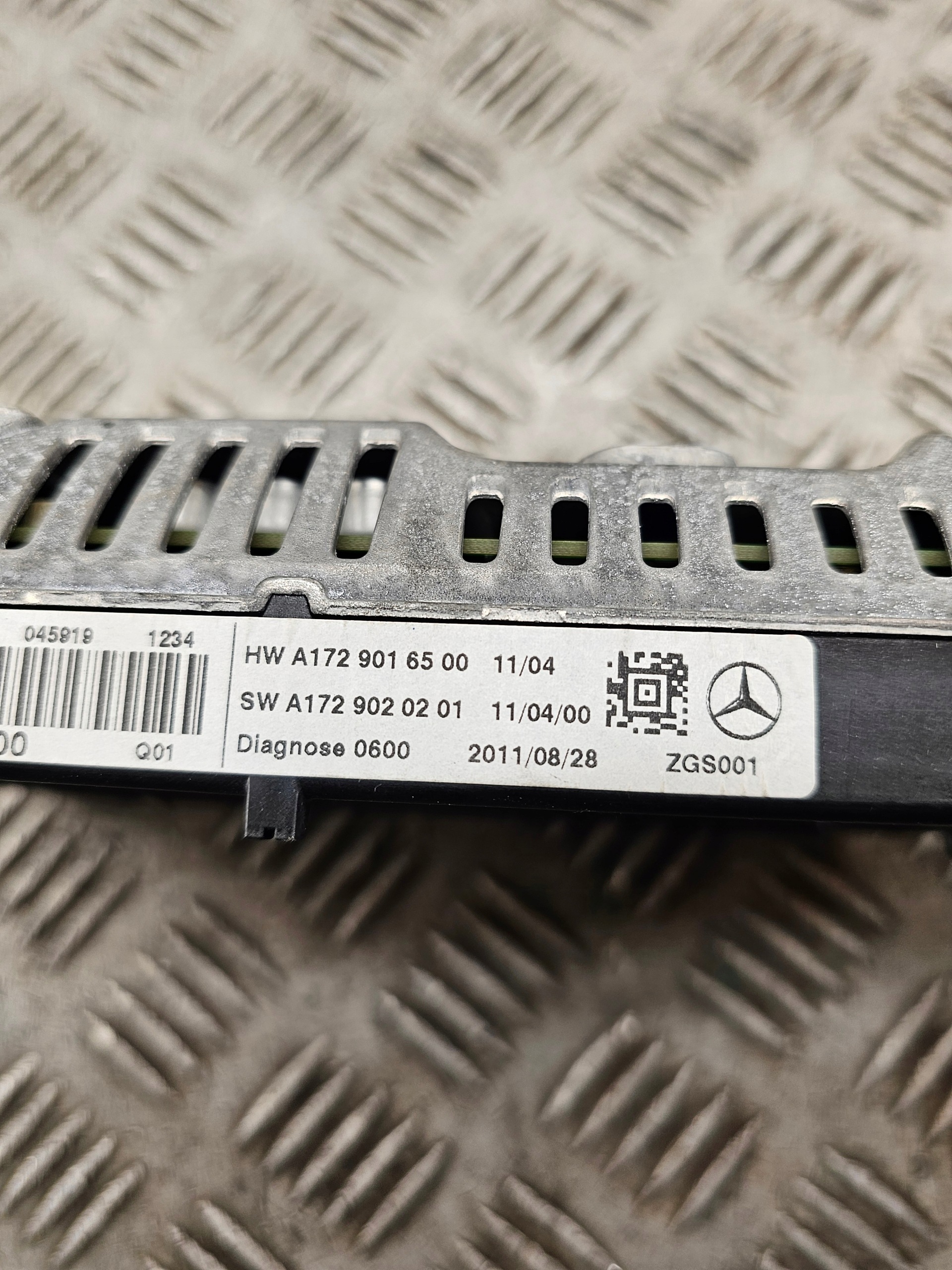 MERCEDES C W204 display A2C30083500