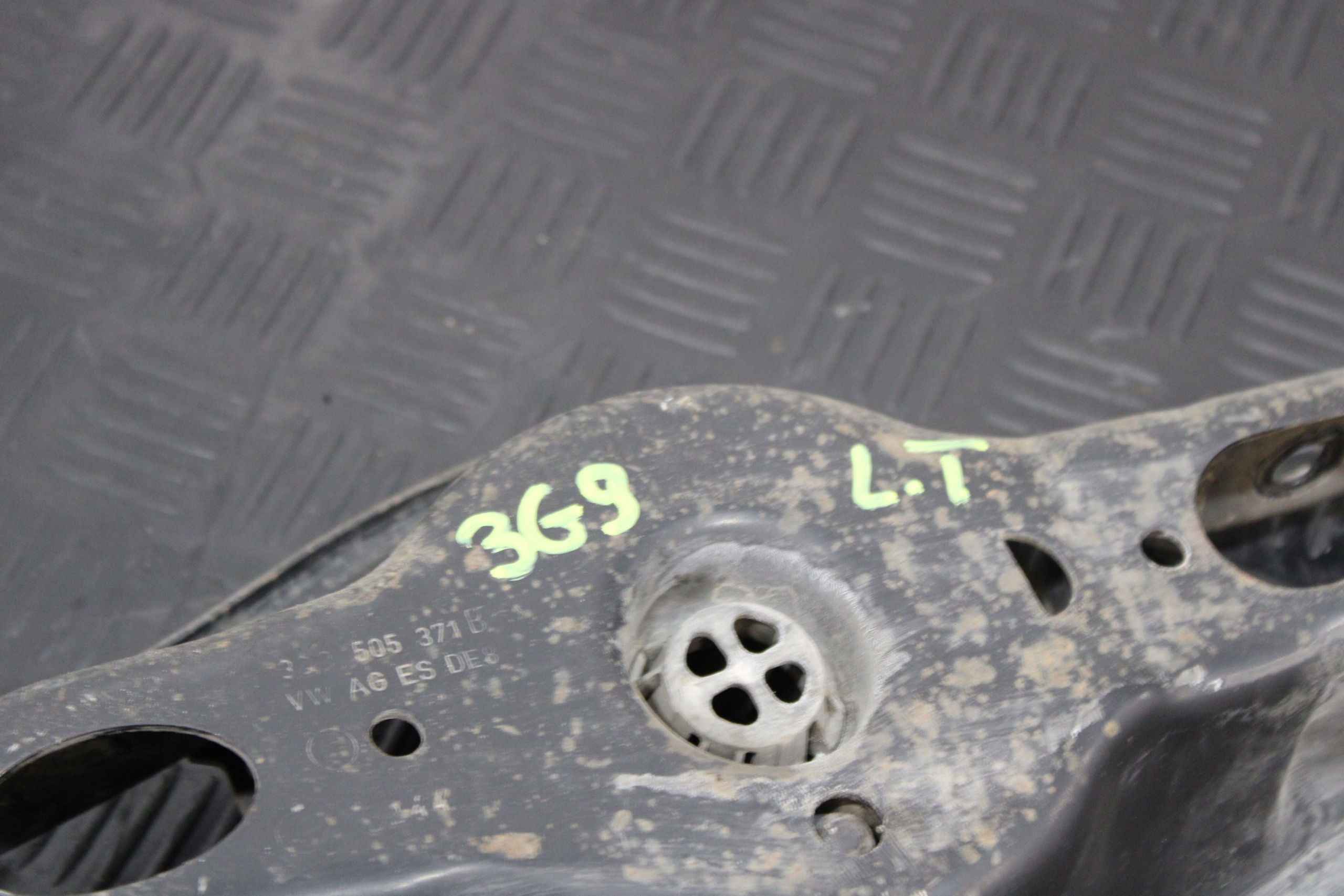 Querlenker links heck 3Q0505311C VW PASSAT B8 3G0 3G9