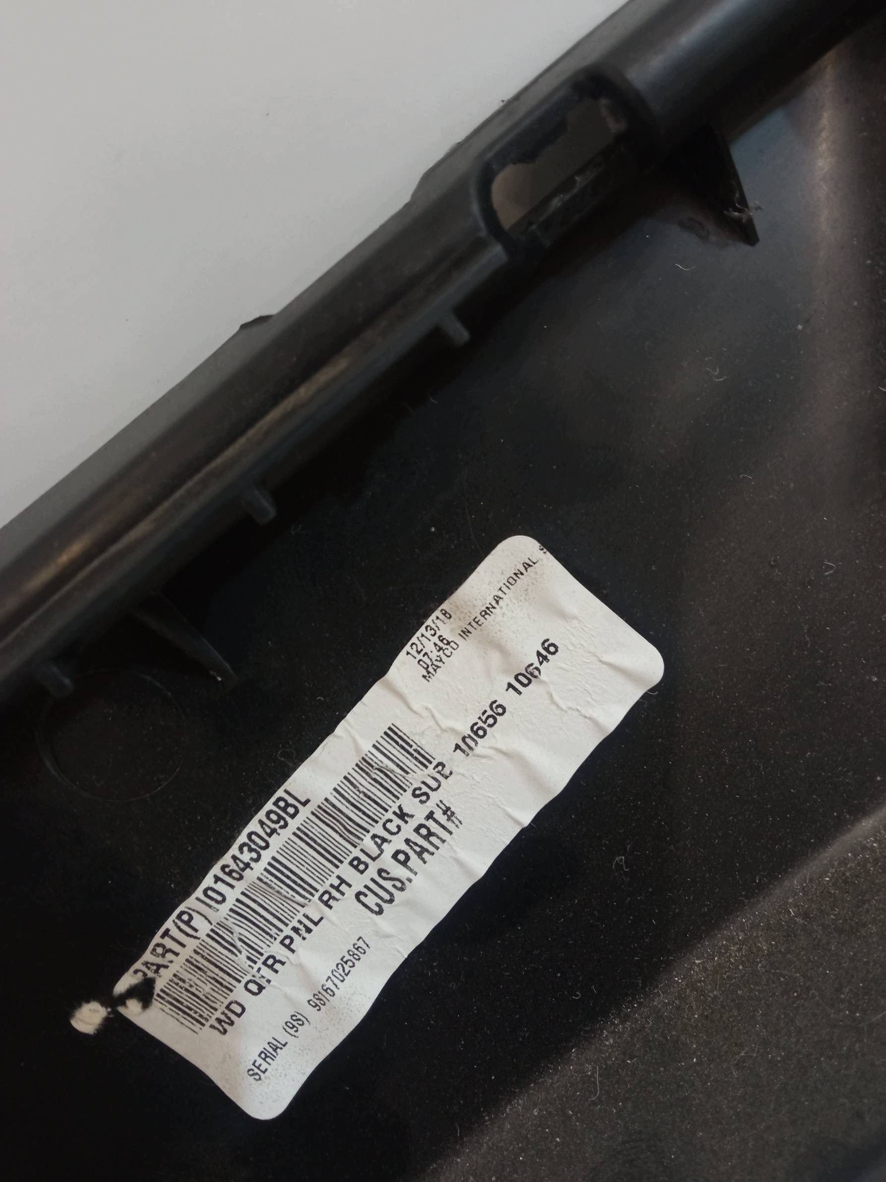tapacír kufru pravý záď 01643049BL Dodge Durango III (2010- )