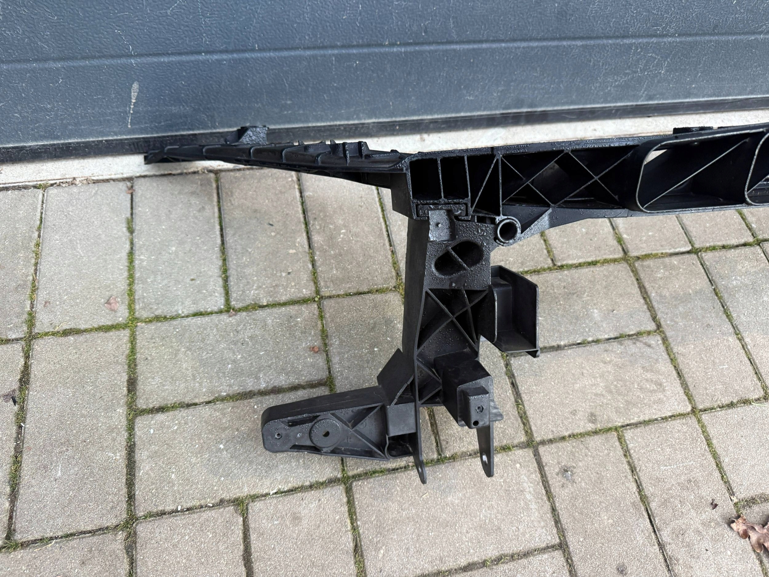 Mercedes A 177 tension belt front pillar iron