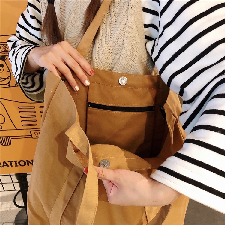 TORBA KARMELOWA NA RAMIĘ DUŻA MIEJSKA PŁÓCIENNA SPORTOWA NA RAMIĘ Materiał dominujący tkanina