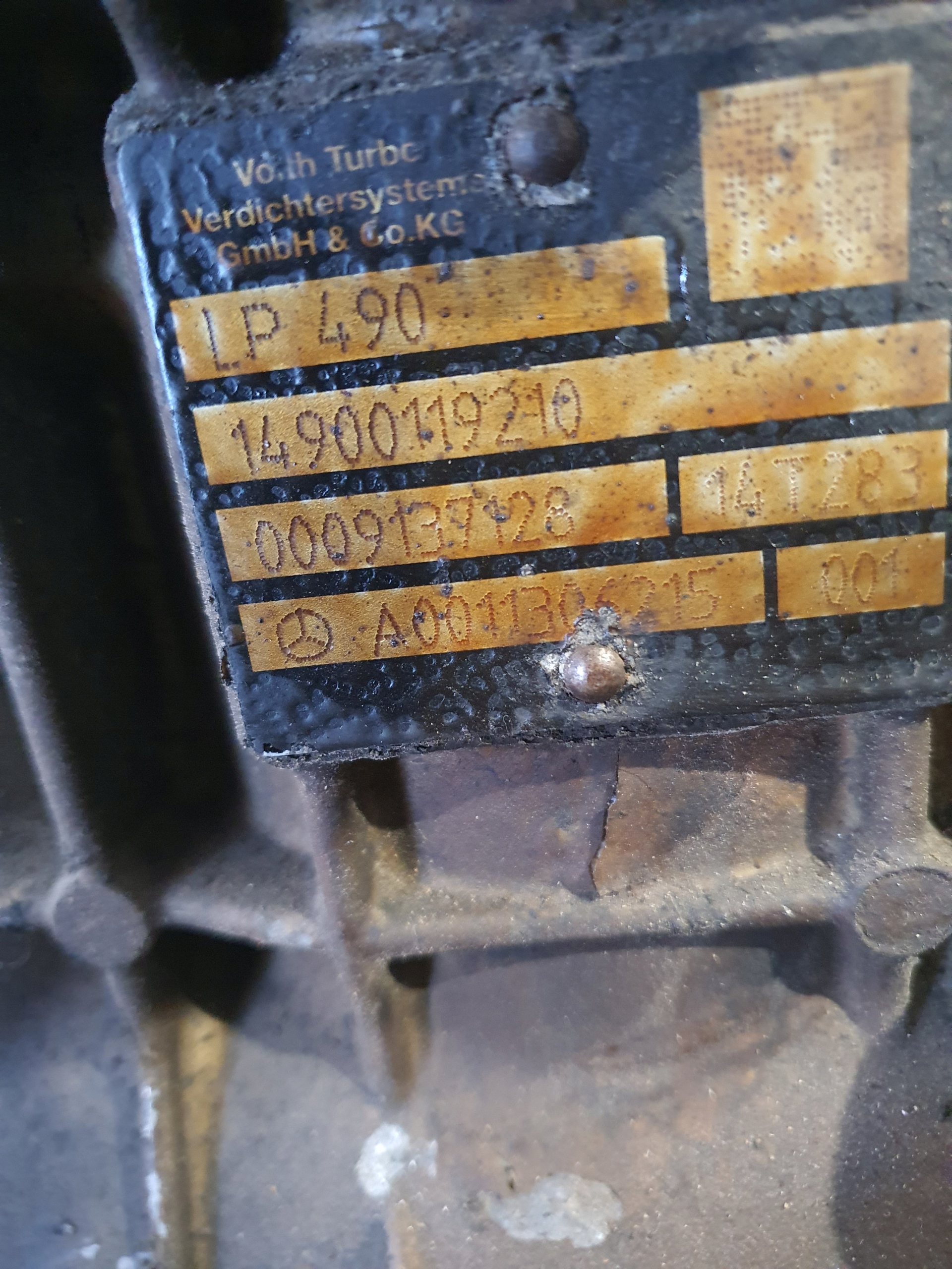 KOMPRESOR SPRĘŻARKA POWIETRZA MERCEDES ACTROS MP4 VOITH A0011306215