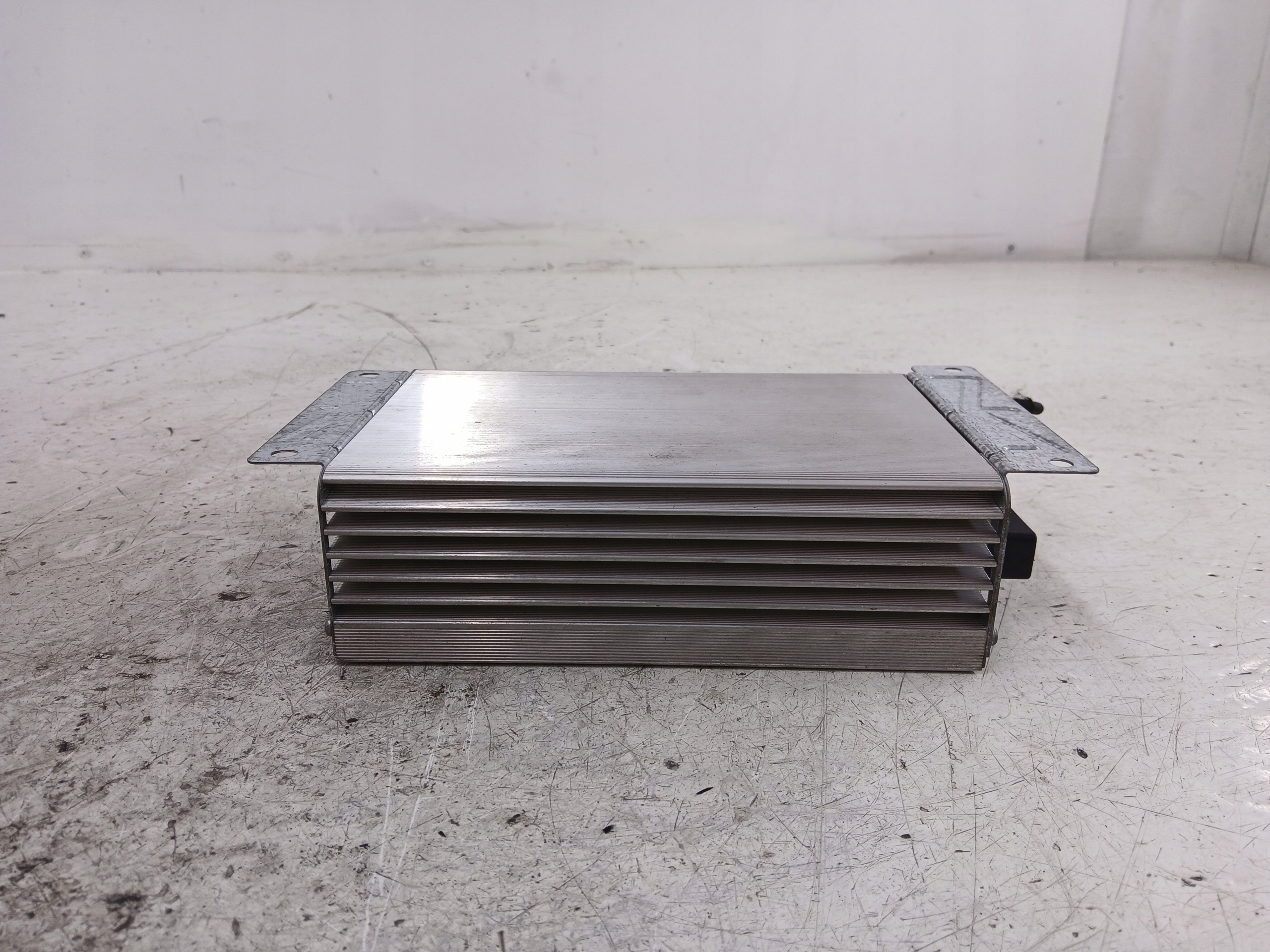 AUDI A6 C6 amplifier RADIA BOSE 4F0910223B