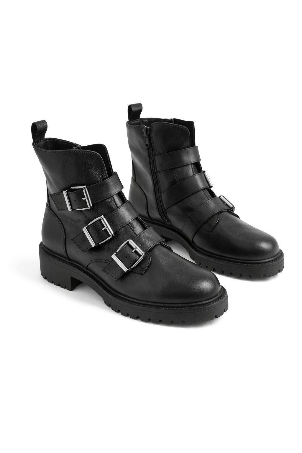 Asos Černé Kotníkové Boty S Klasickými Sponami A Plochým Podpatkem 40 4CA