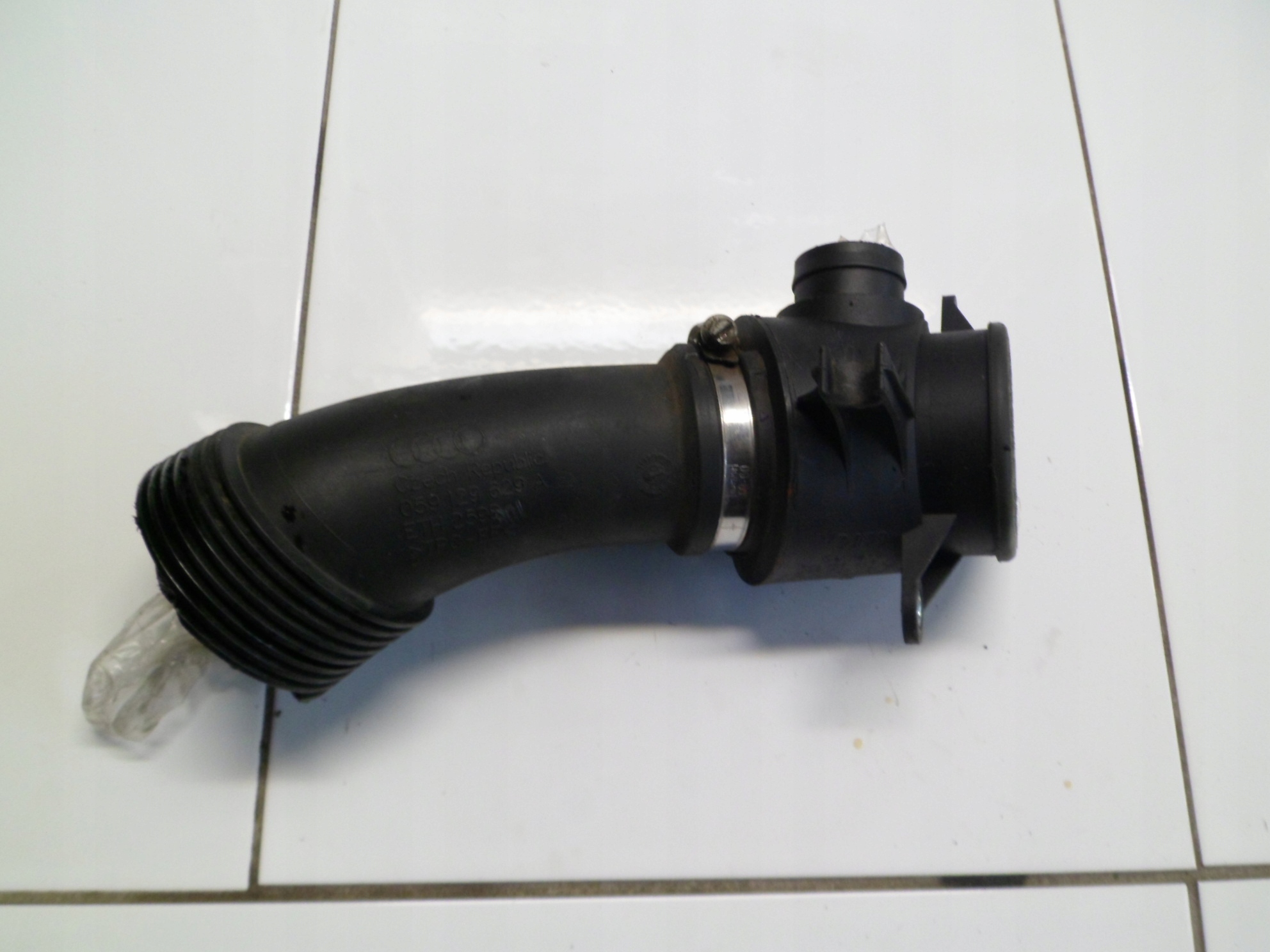 AUDI A6 C6 2.7TDI BPP Bride Coudé Turbines 059129955AE