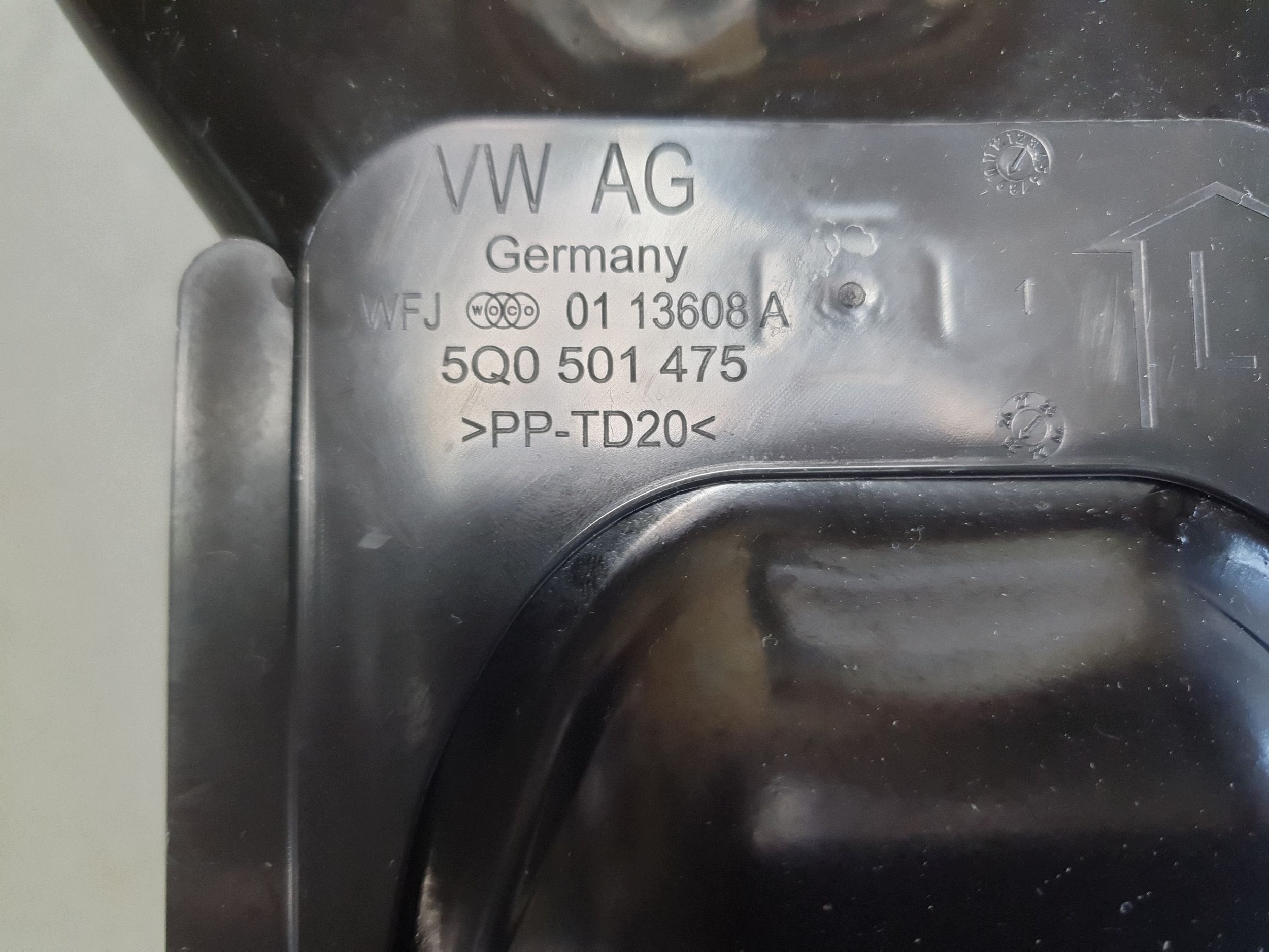 Audi A3 8Y console left siders rear part 5Q0501545D