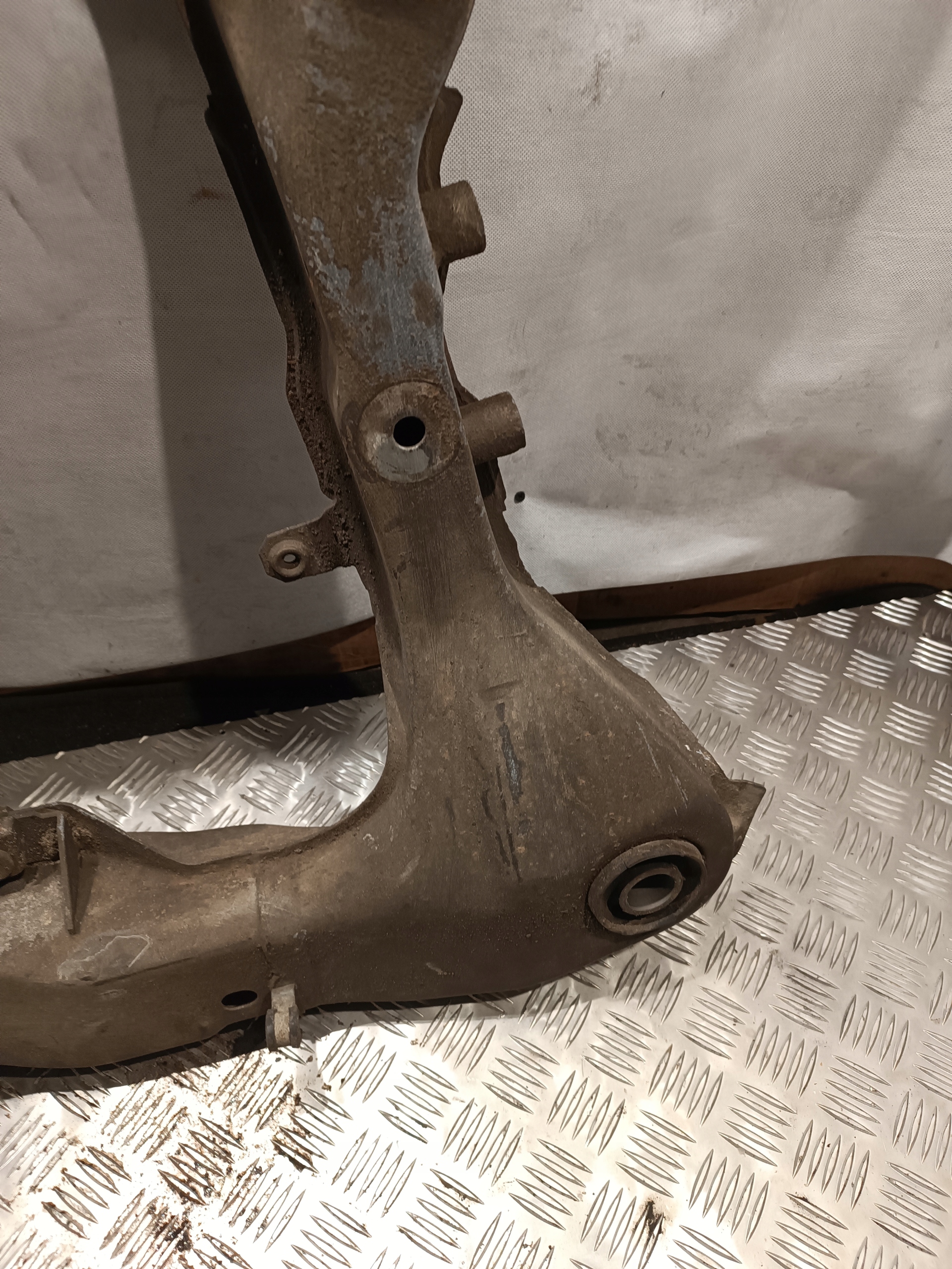 axle beam subframe front VOLVO S60 2000r 2.4B