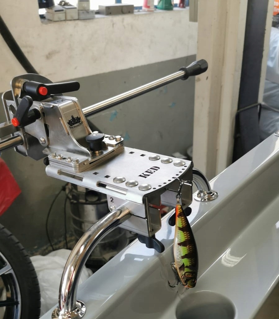 Uchwyt burtowy Ked na reling Przetwornika Garmin Panoptix Livescope