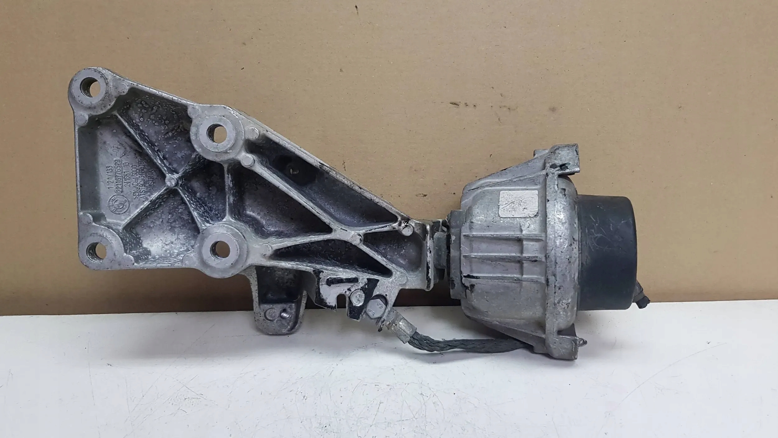 holder engine mount left 6776529 BMW E92 E90 E93 E87 2.0i N43