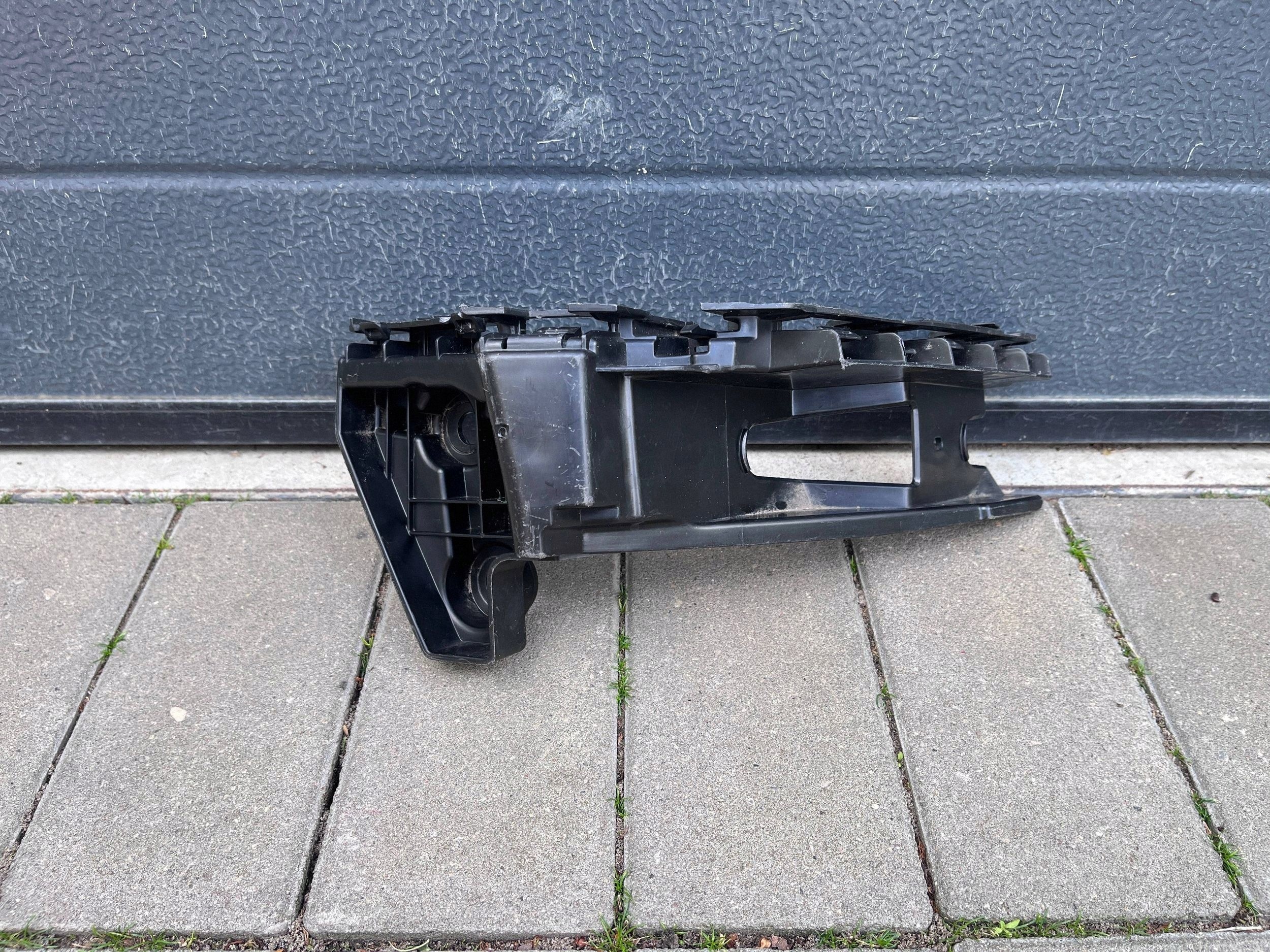 VW GOLF VIII bumper bracket right 5H9807394E