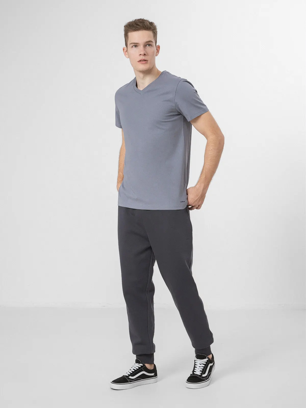 SPODNIE MĘSKIE DRESOWE OUTHORN OTHAW22TTROM024 Cechy dodatkowe brak