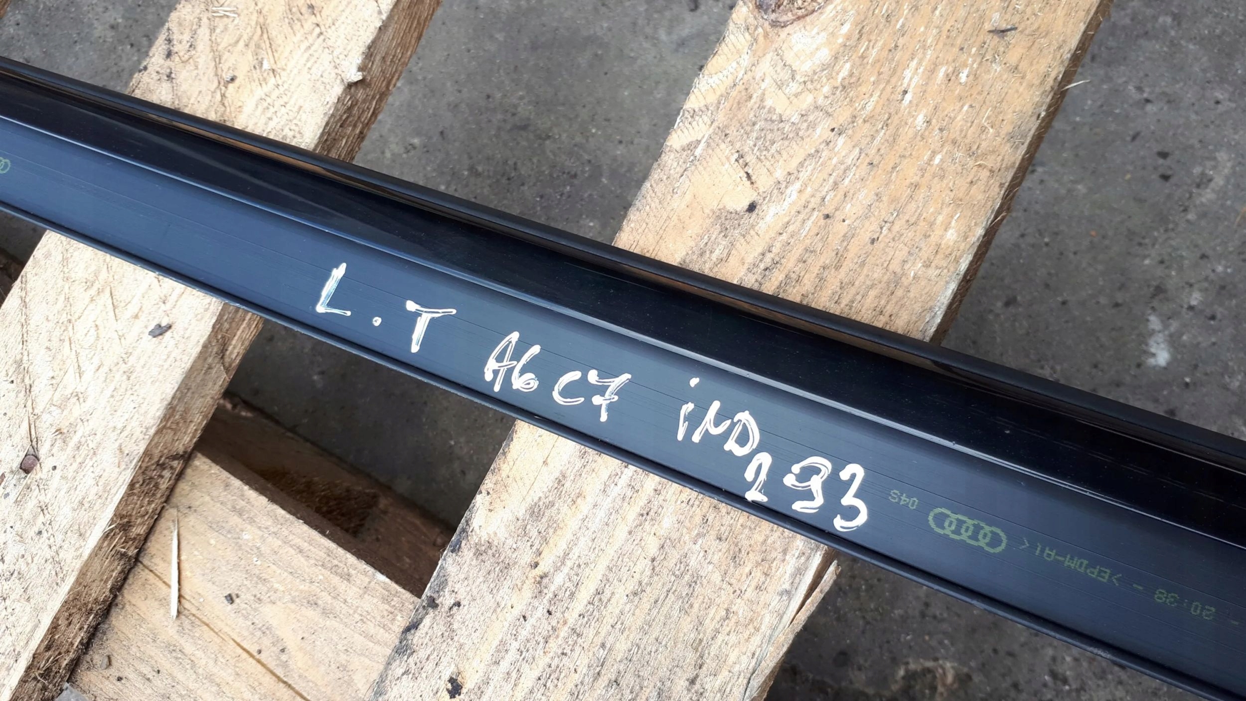 A6 C7 LIFT moulding dust left rear part SLINE
