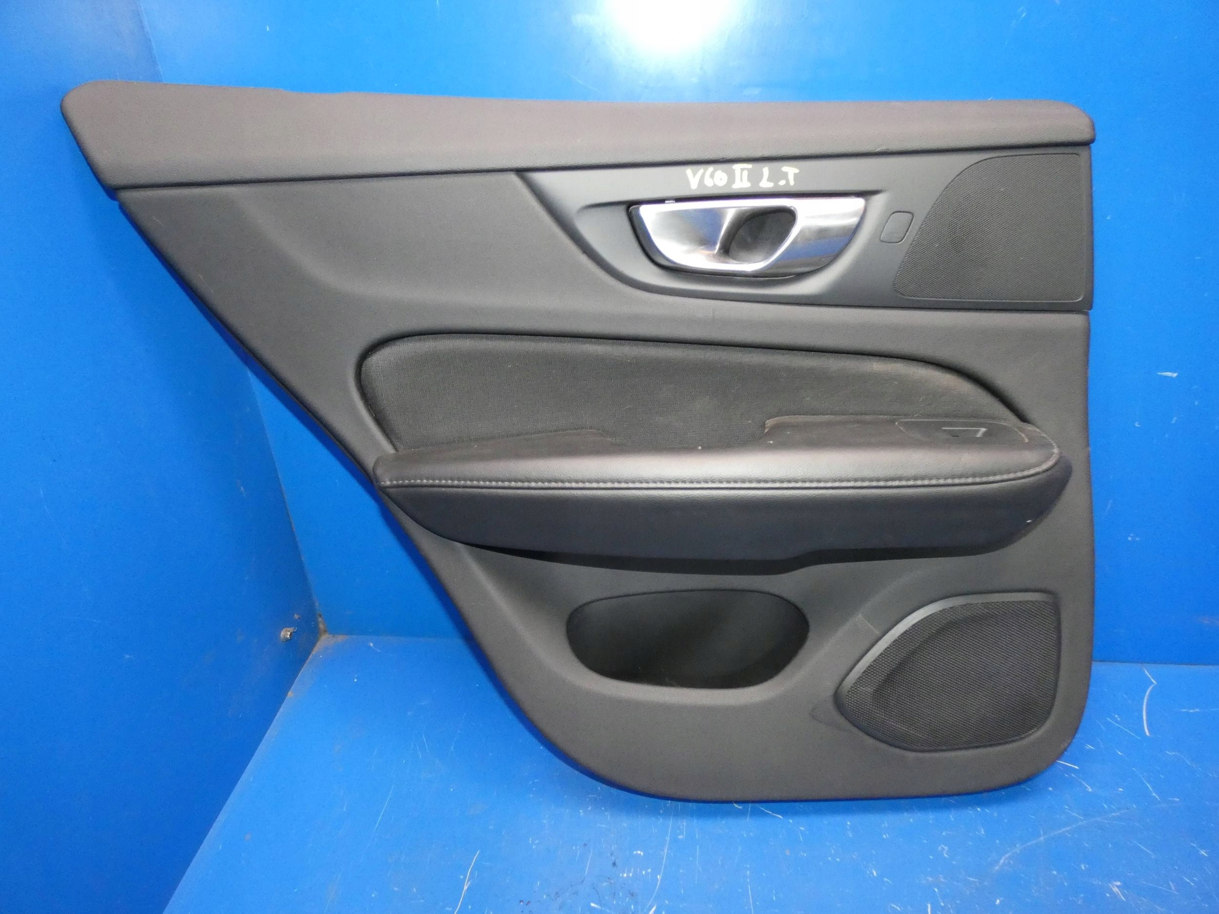 VOLVO V60 II side upholstery door left rear part