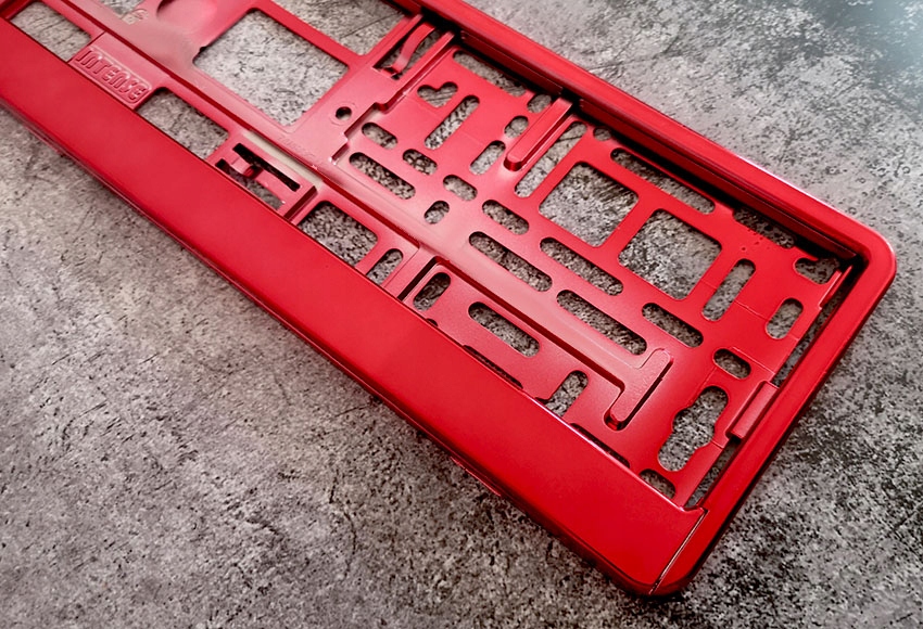 RAMKI POD TABLICĘ METALIZOWANE CHROM CZERWONE 2SZT Producent Utal