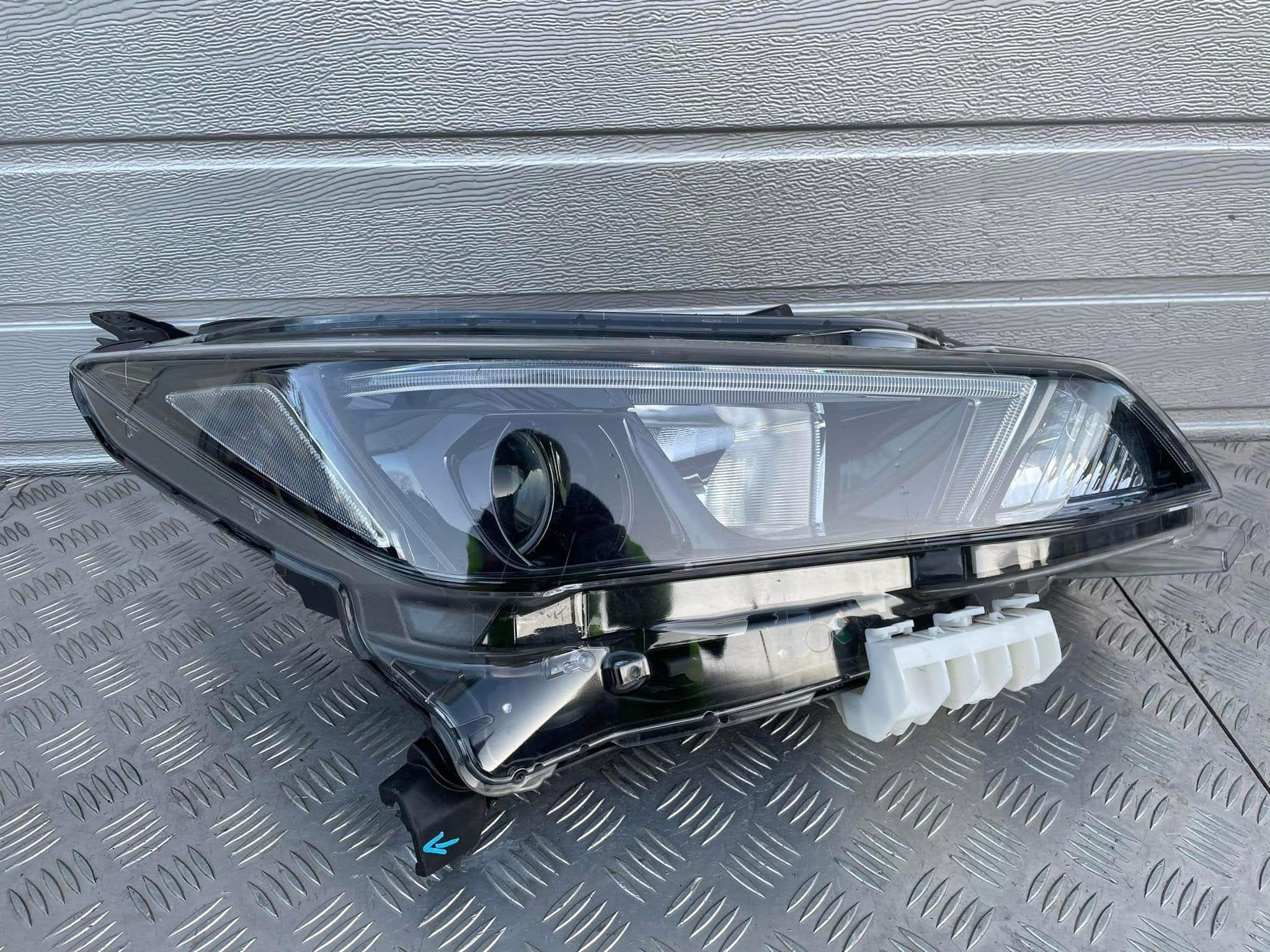 NISSAN LEAF II ФАРА ПРАВА ПЕРЕД EU.60105sh0a