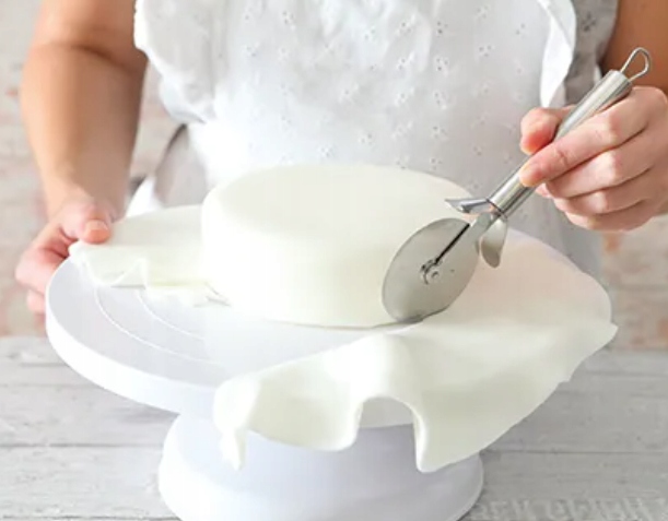 Lukier Plastyczny Masa Cukrowa do Obkładania Tortów SARACINO Top Biała 5kg Waga 5000 g