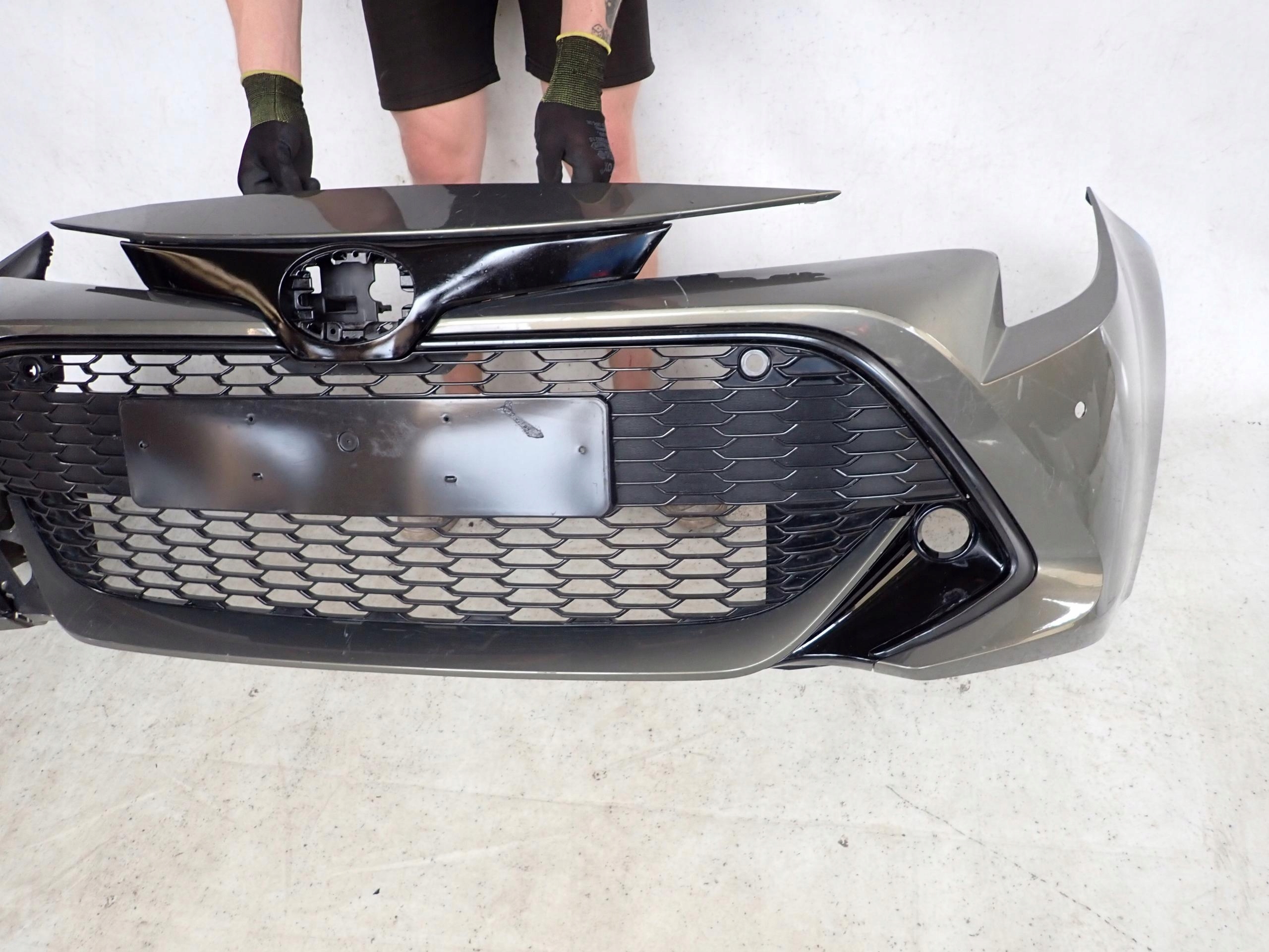 TOYOTA COROLLA XII E21 KOMBI HB bumper front front PDC