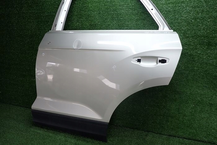 VW T-ROC TROC 17- door left rear. rear part