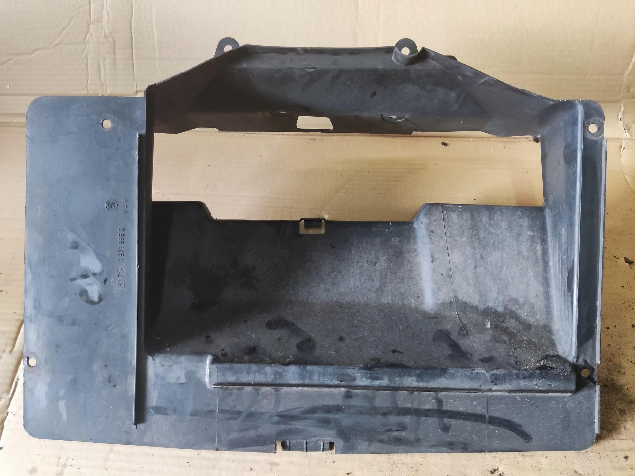 19719560 - Bmw E30 Повітропровід Радіатора Раритет Кабріолет