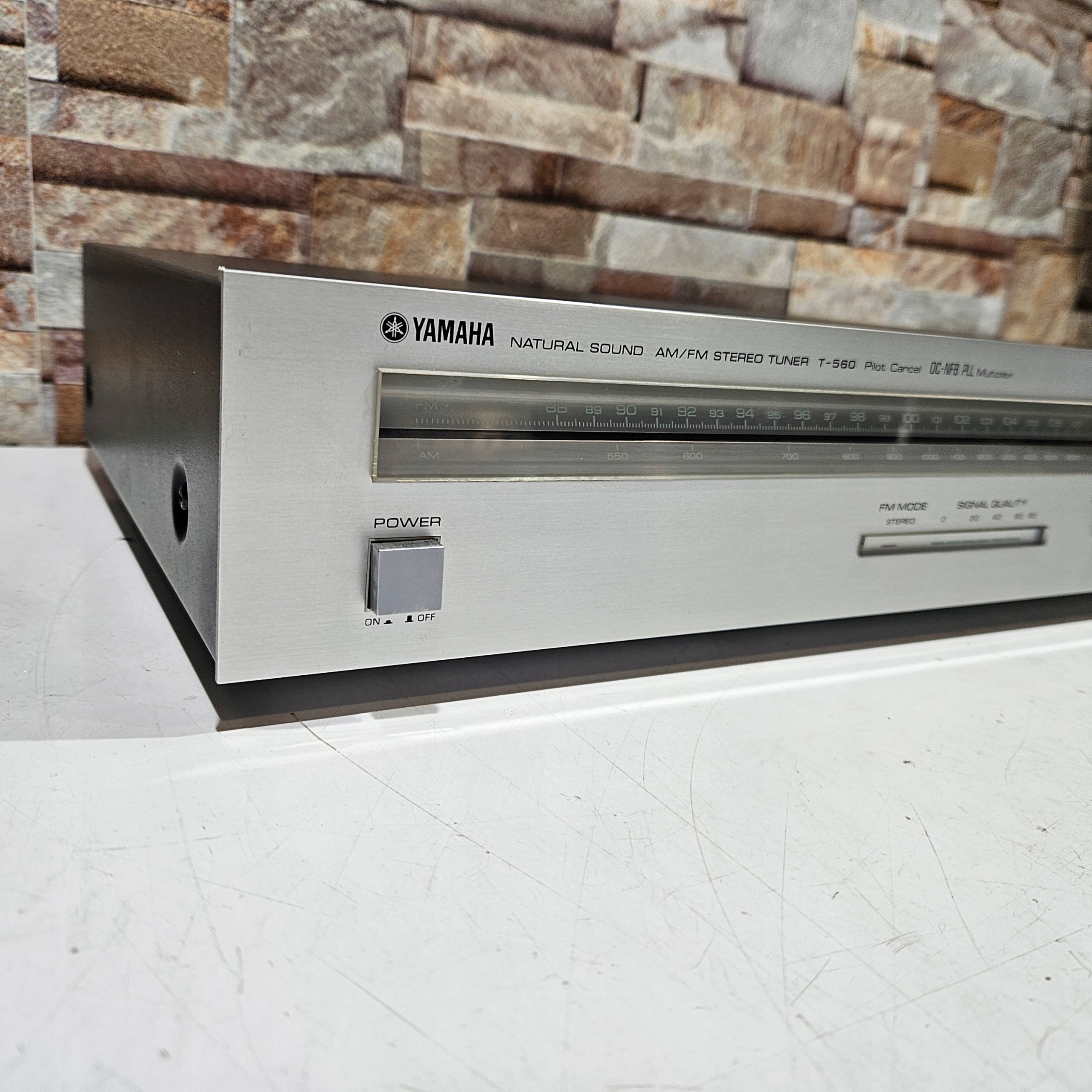 TUNER YAMAHA T-560 Rodzaj analogowy