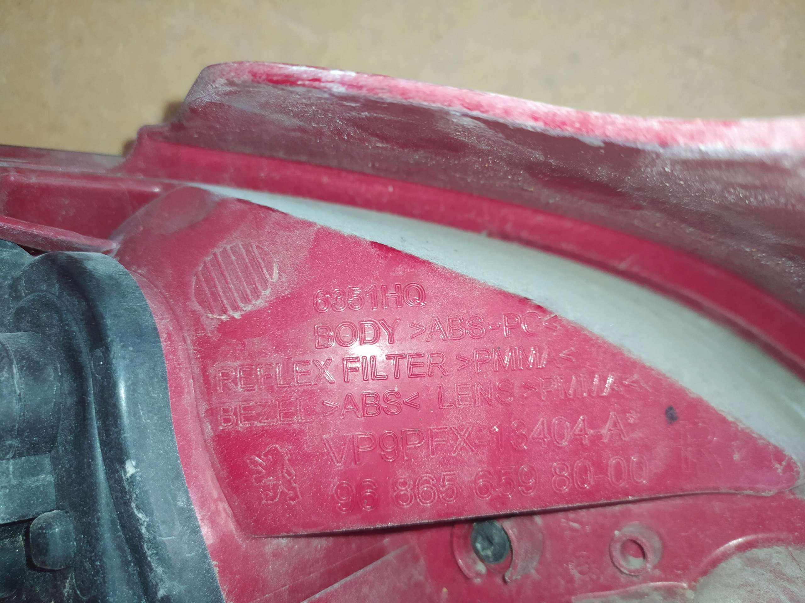 фонарь правый peugeot 207 РЕСТАЙЛИНГ 2009-14r.