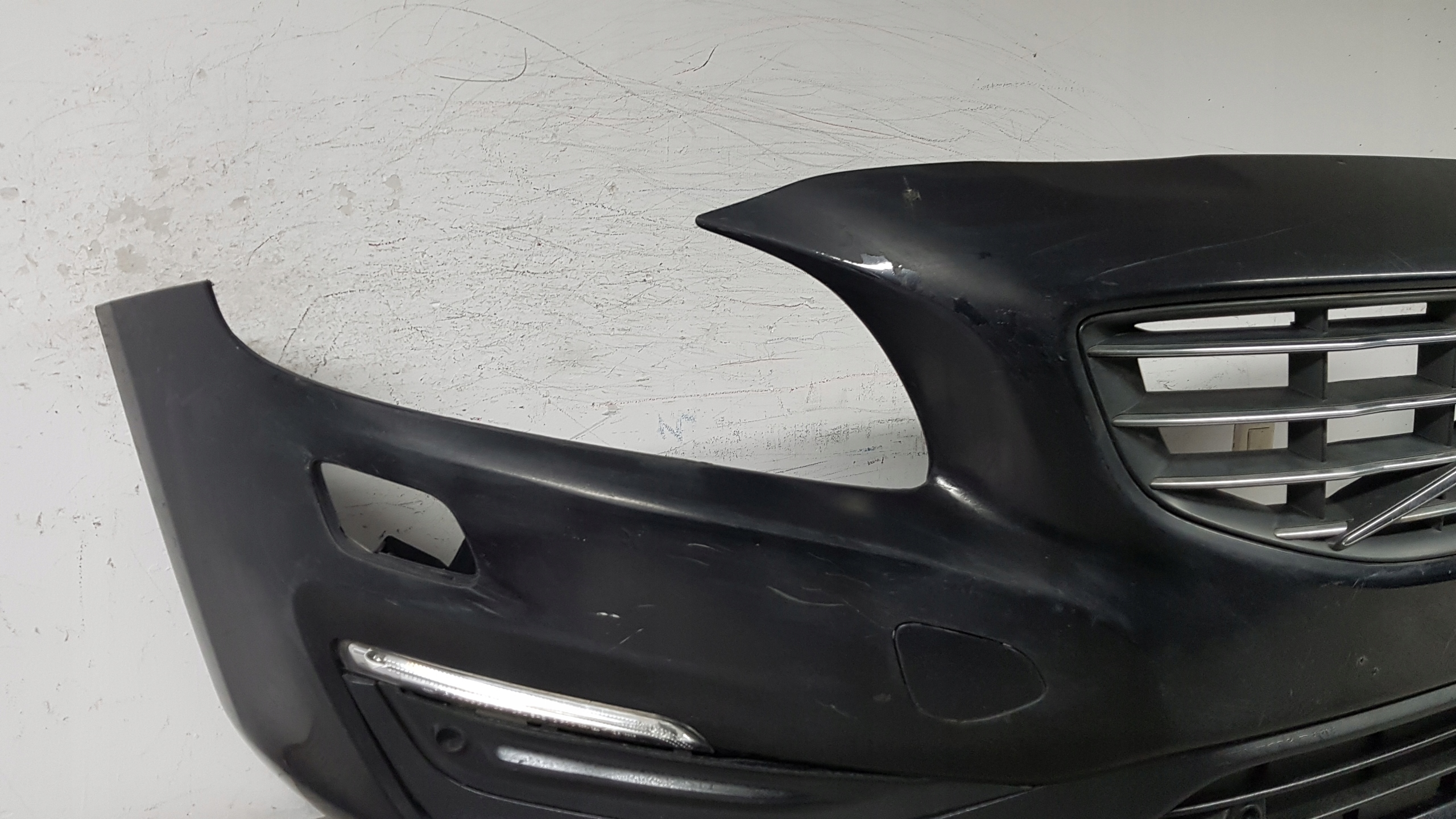 VOLVO S60 S 60 2013 - bumper front 7688
