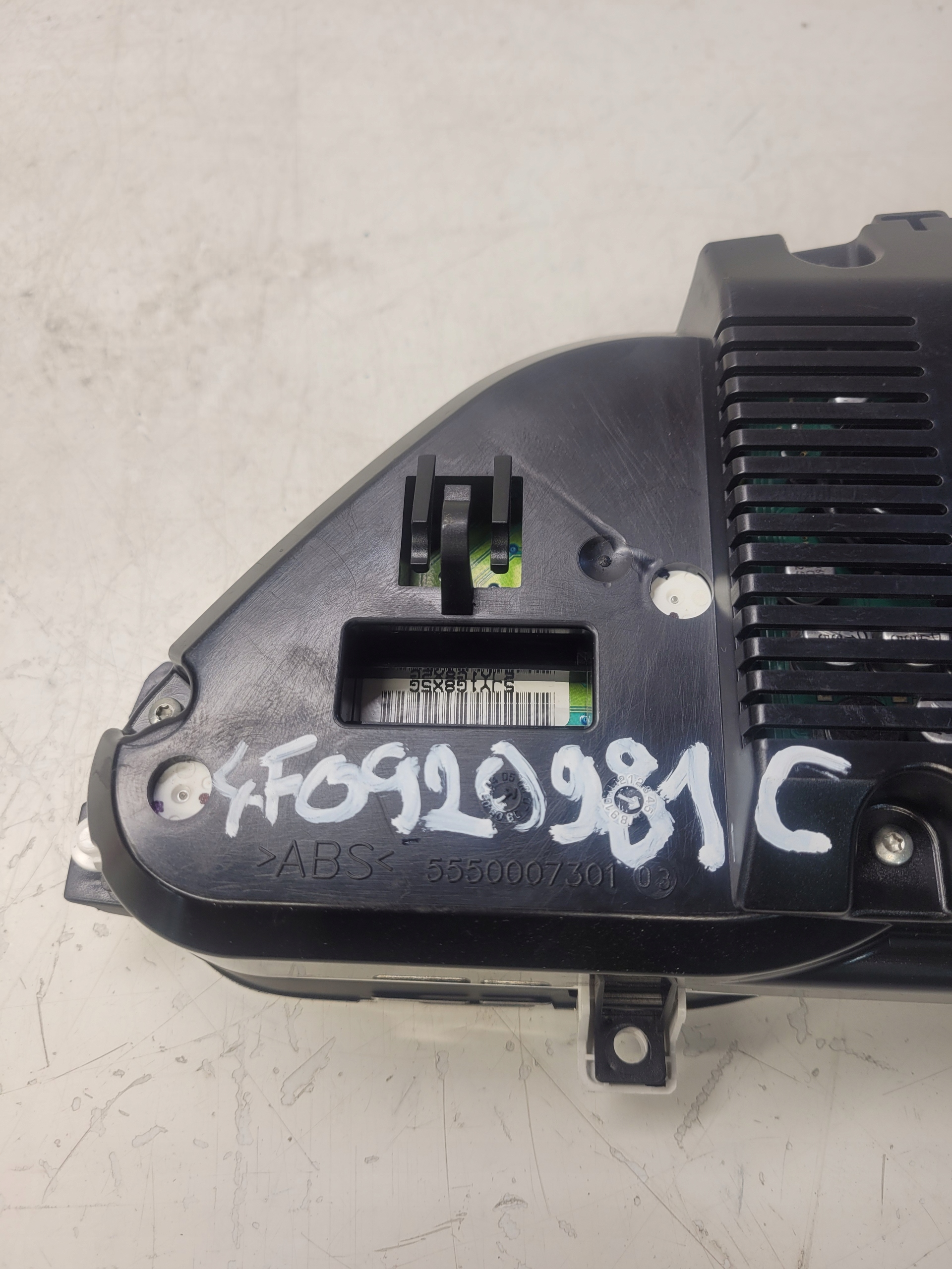 спидометр часы Audi A6 C6 3.0 tdi 4F0920981C