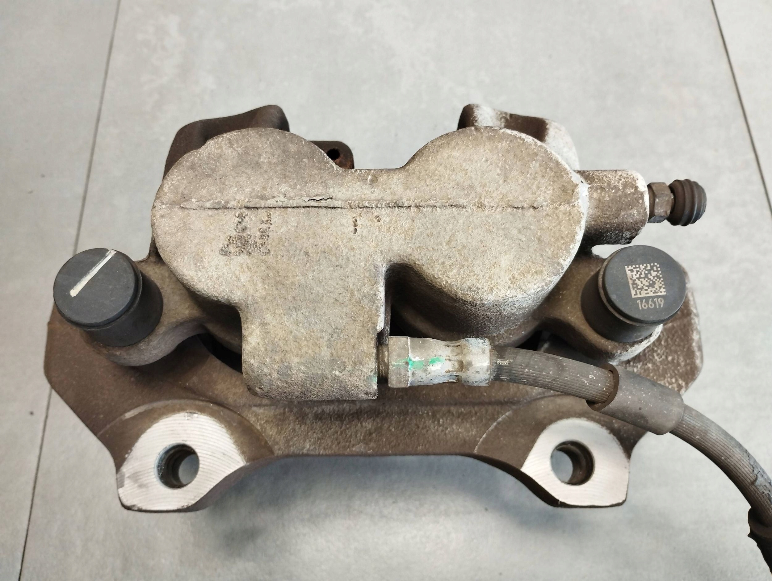 Mercedes-Benz GLE W166 3.0 CDI caliper left front