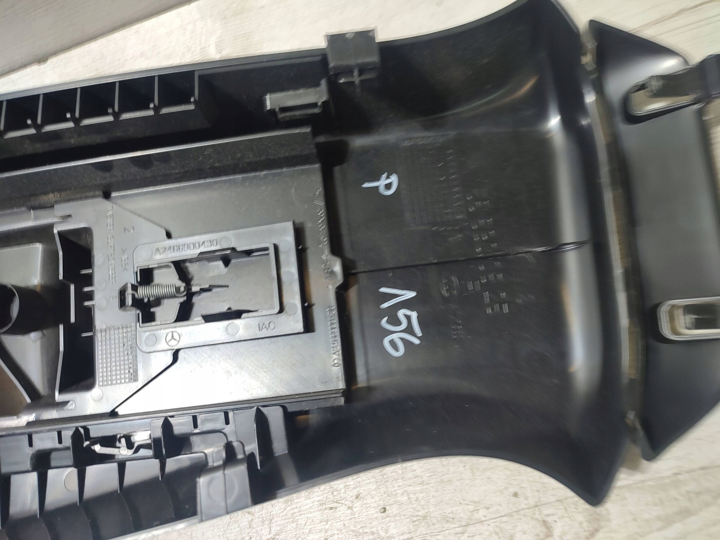 Mercedes-Benz GLA W156 2015 right cover upper slupka / B
