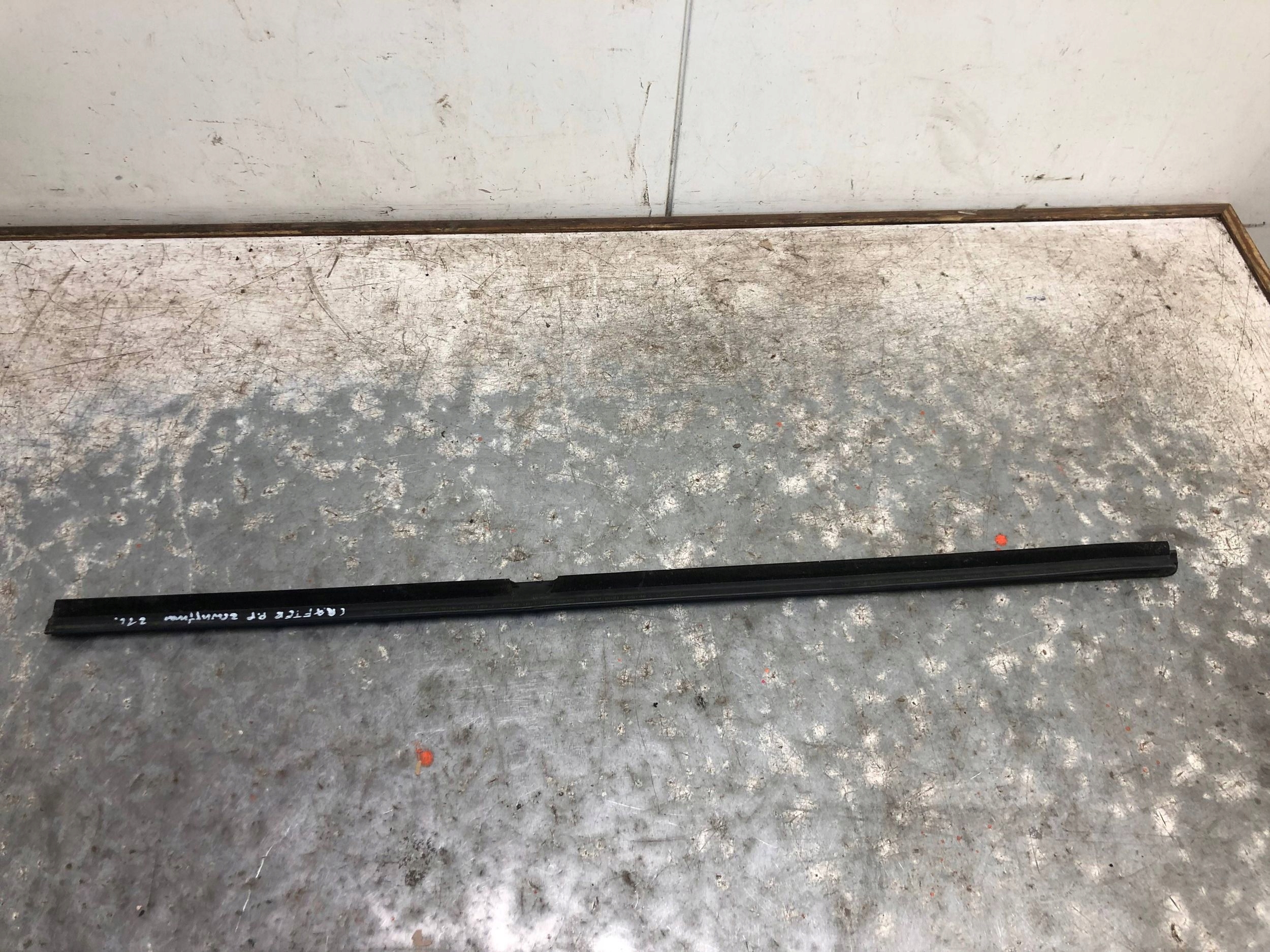 moulding dust windows right front exterior VW CRAFTER II 7C0837477