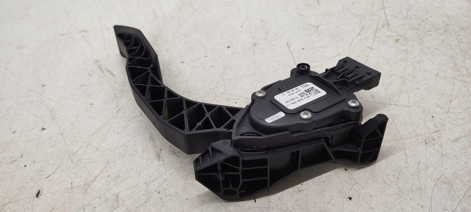 accelerator pedal Opel Zafira C 1,4T 16V