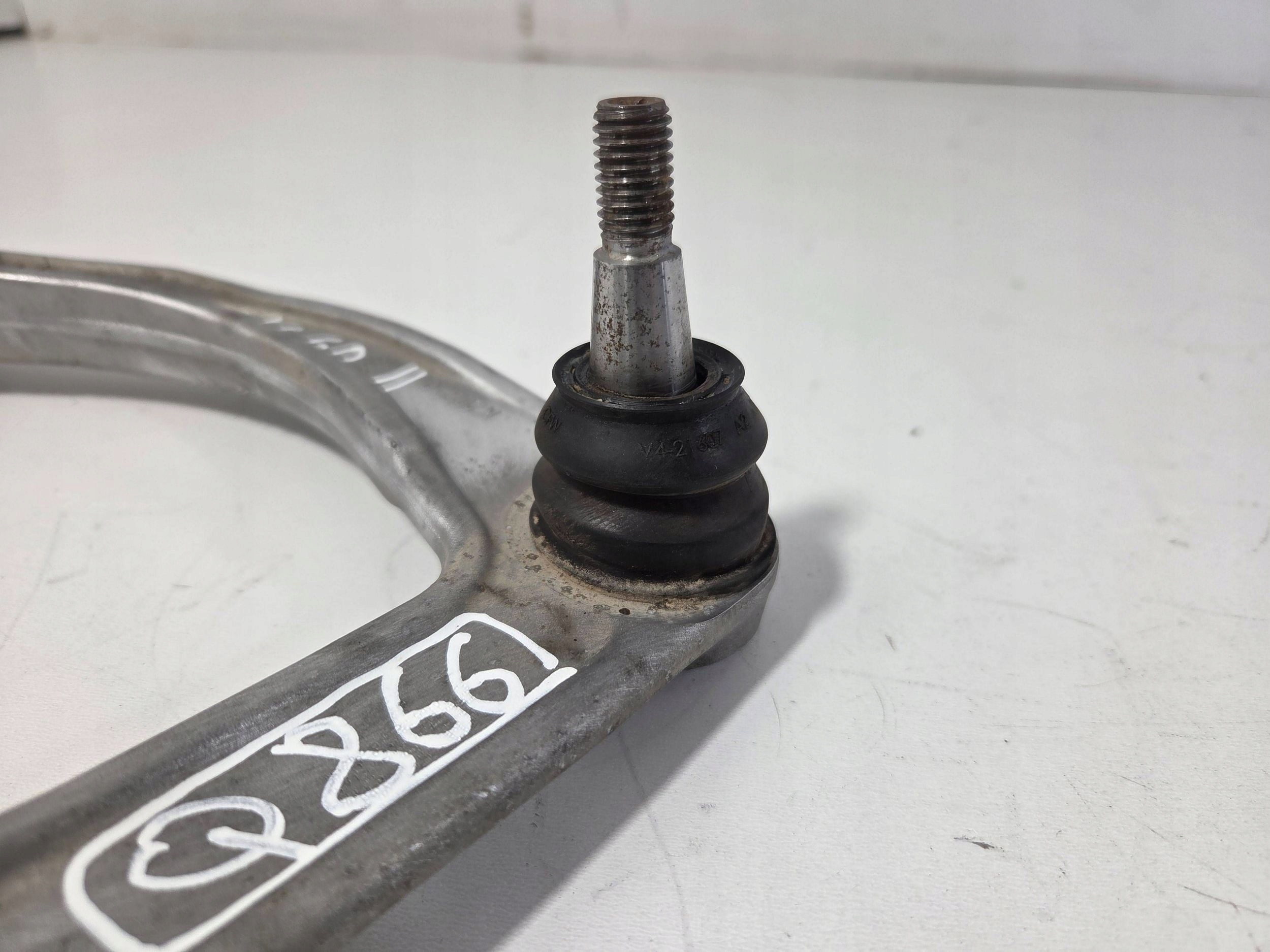 Volvo XC60 II arm upper front left 2023r K202204 (Q866)