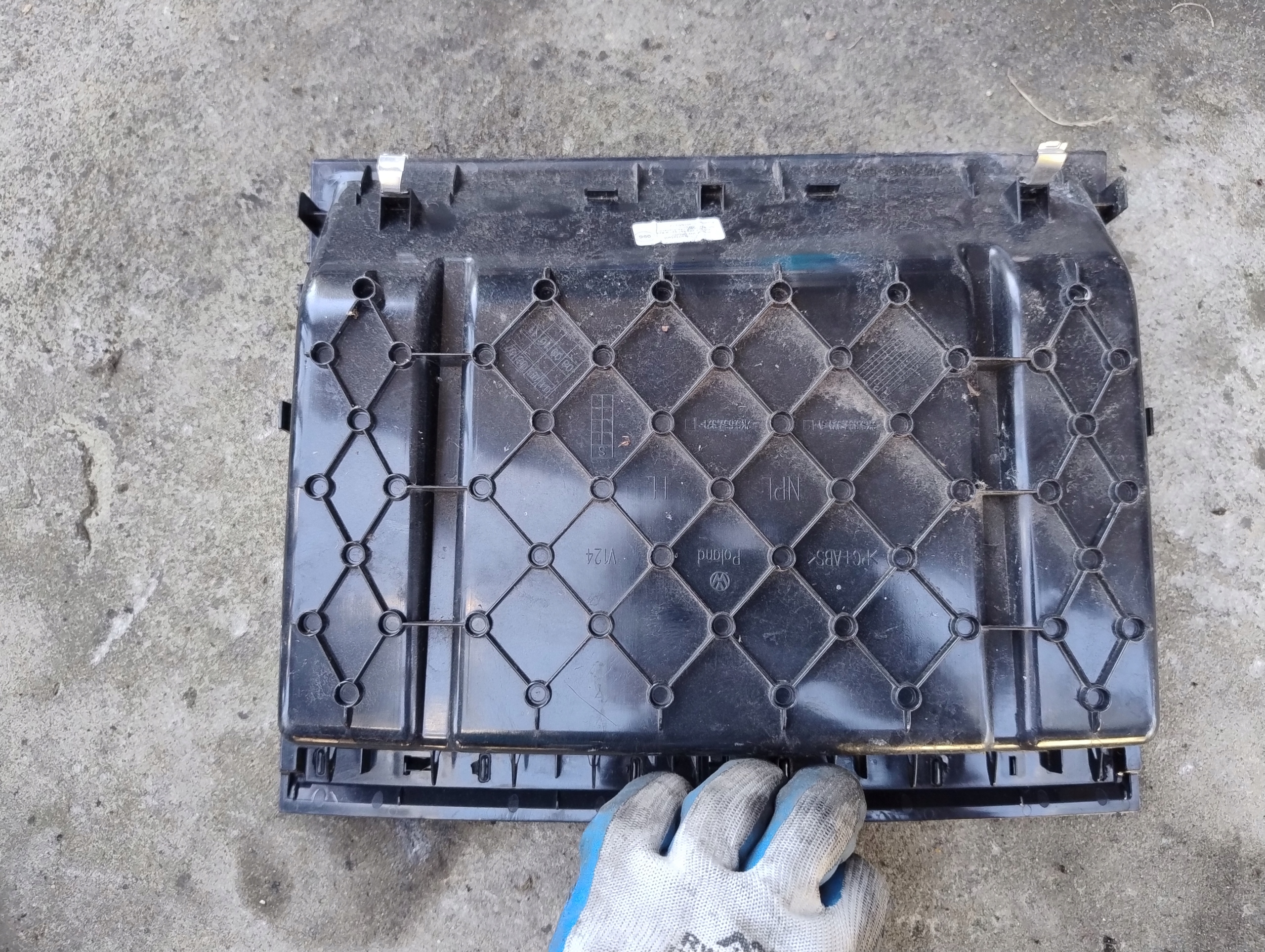 plato for consoles passenger compartment VOLKSWAGEN CADDY IV 2K5857921