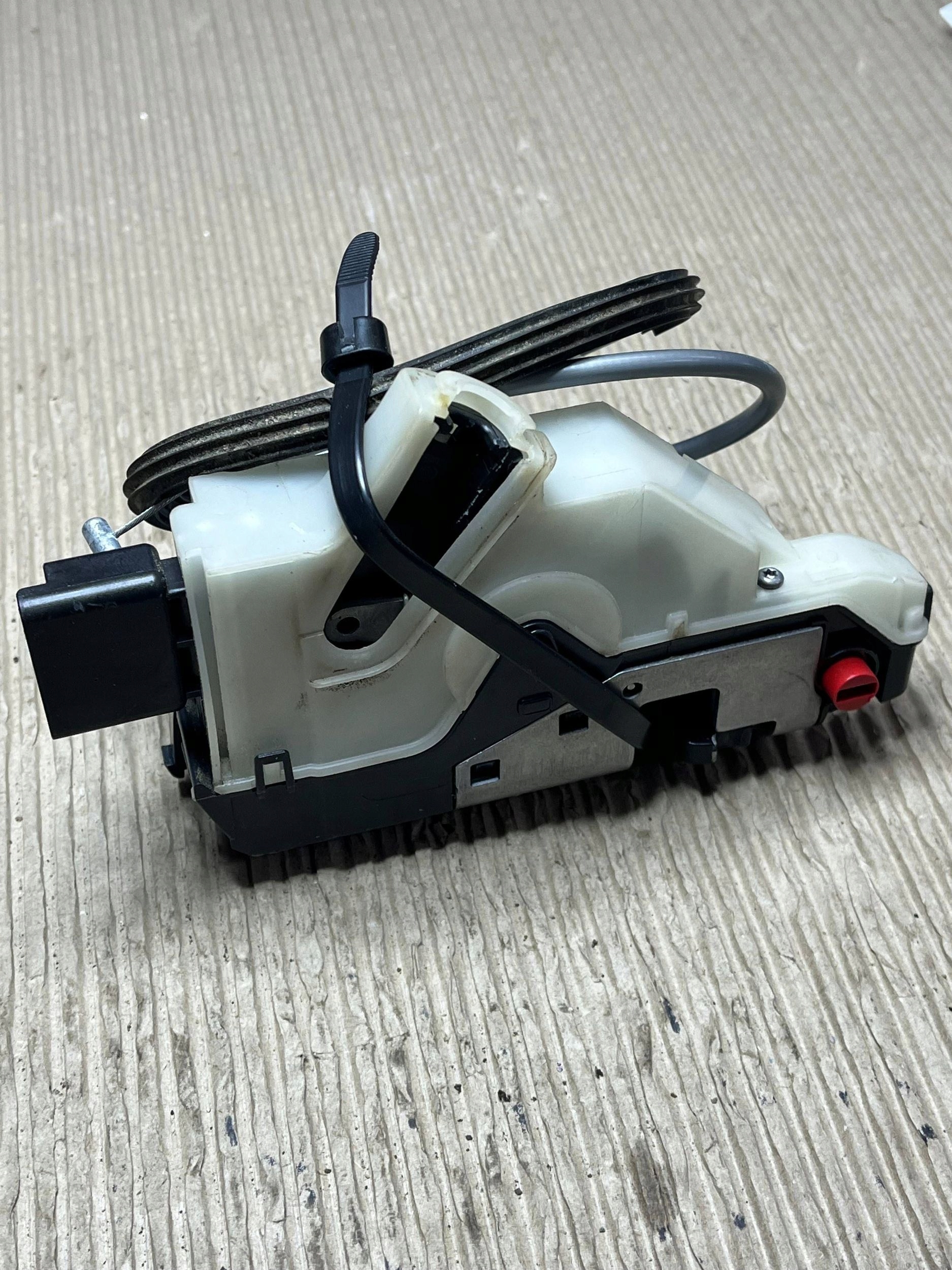 lock door tylnych Citroen C4 II 9138AH