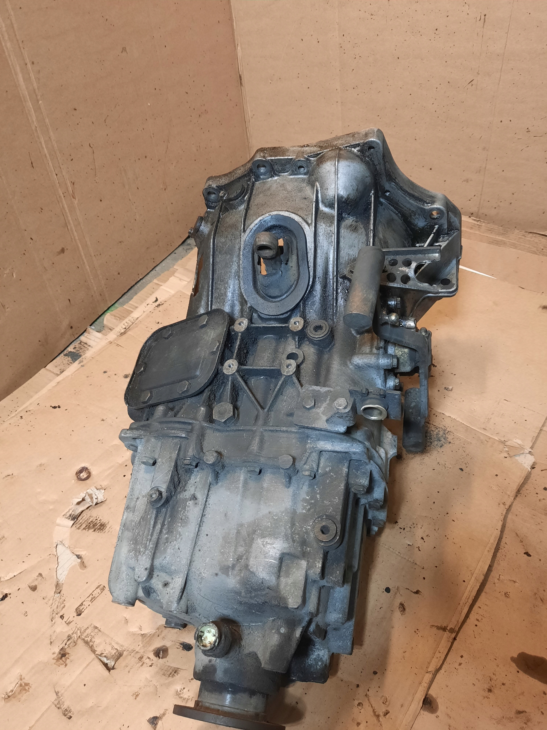 Getriebe BIEEGOW IVECO 2.8TD 92KW OE 1323050009
