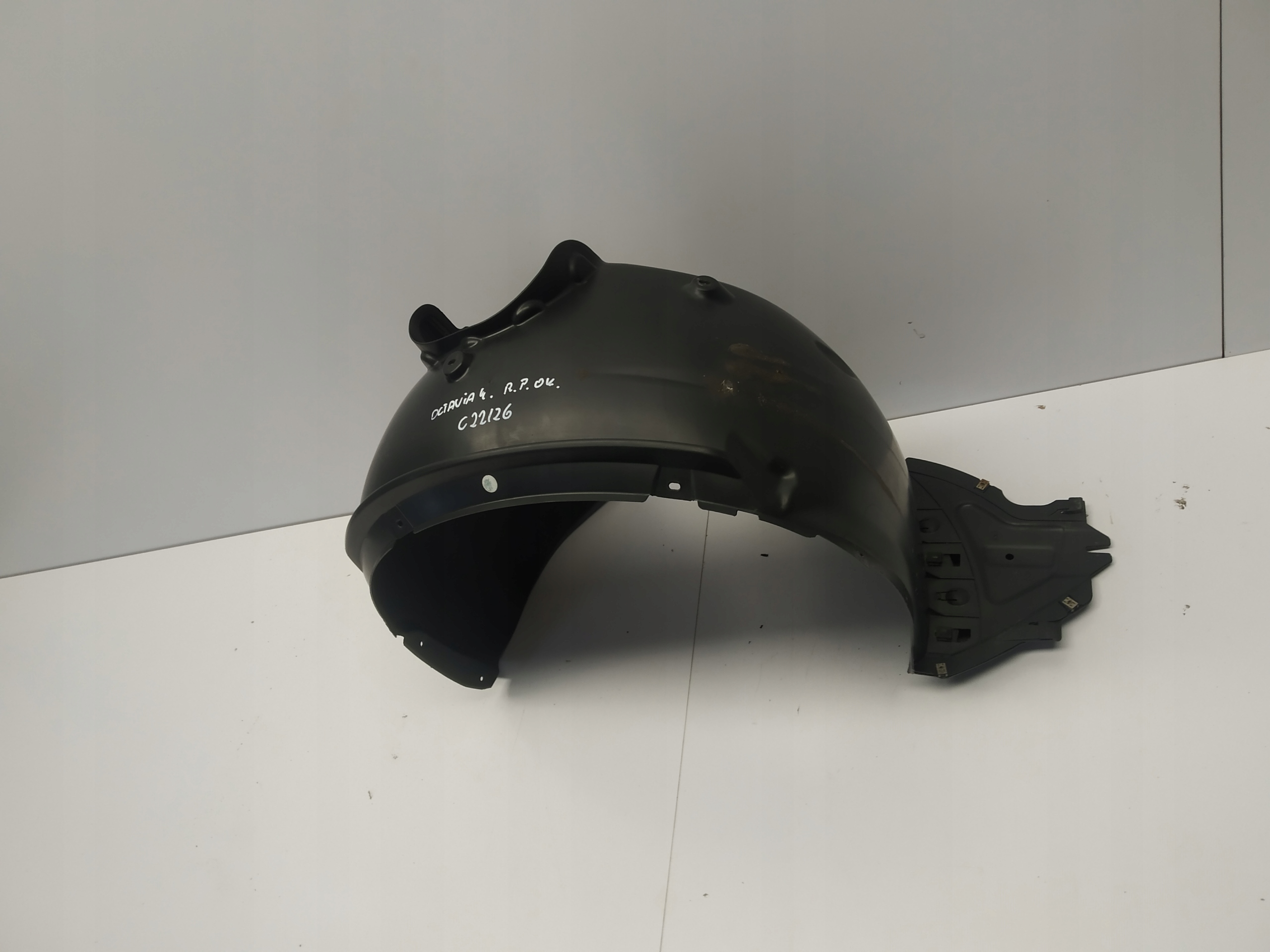 2019r- Skoda Octavia IV mudguard front right front original 5E3809958E
