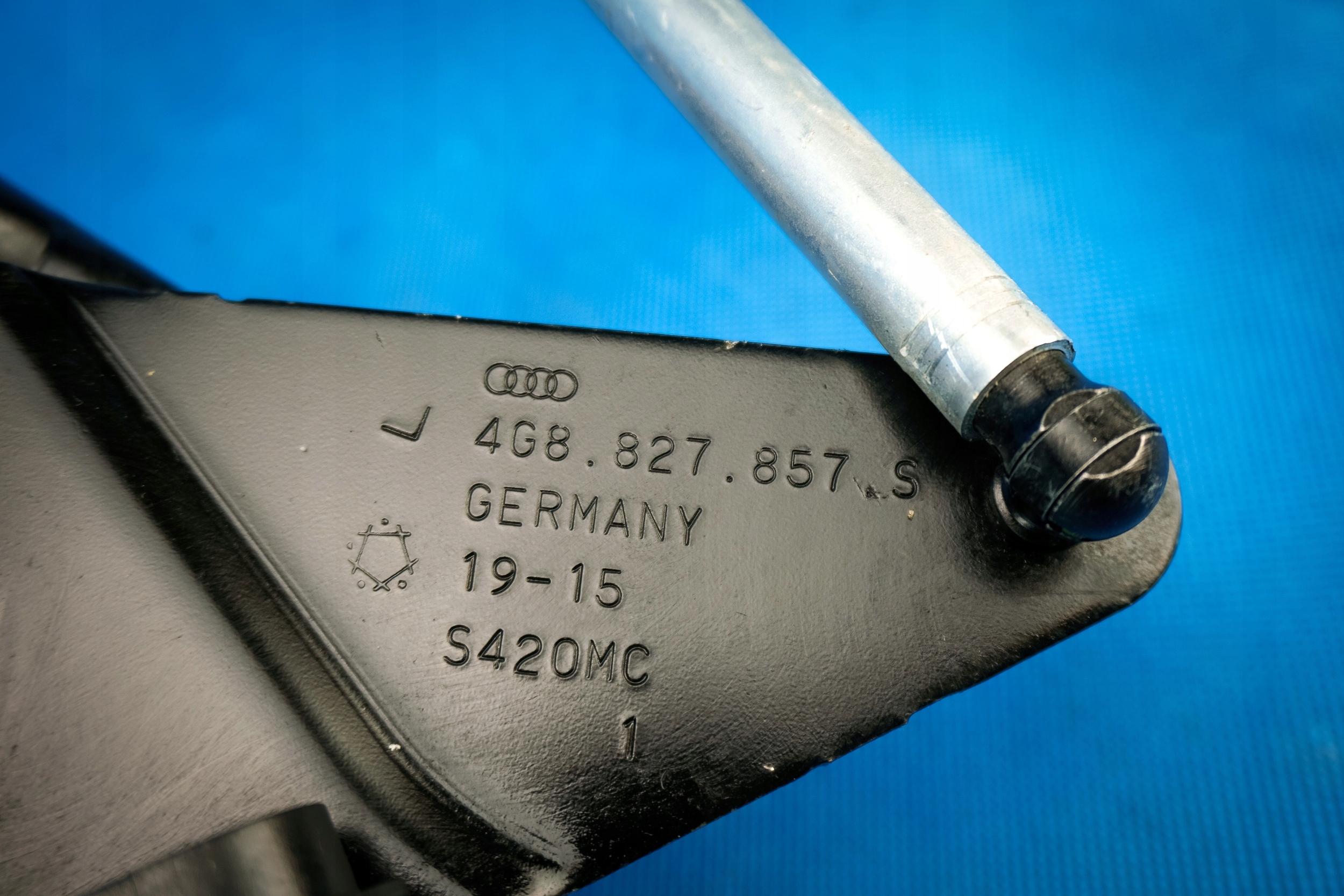 engine electrical of the rear bonnet Audi A7 4G8827851F