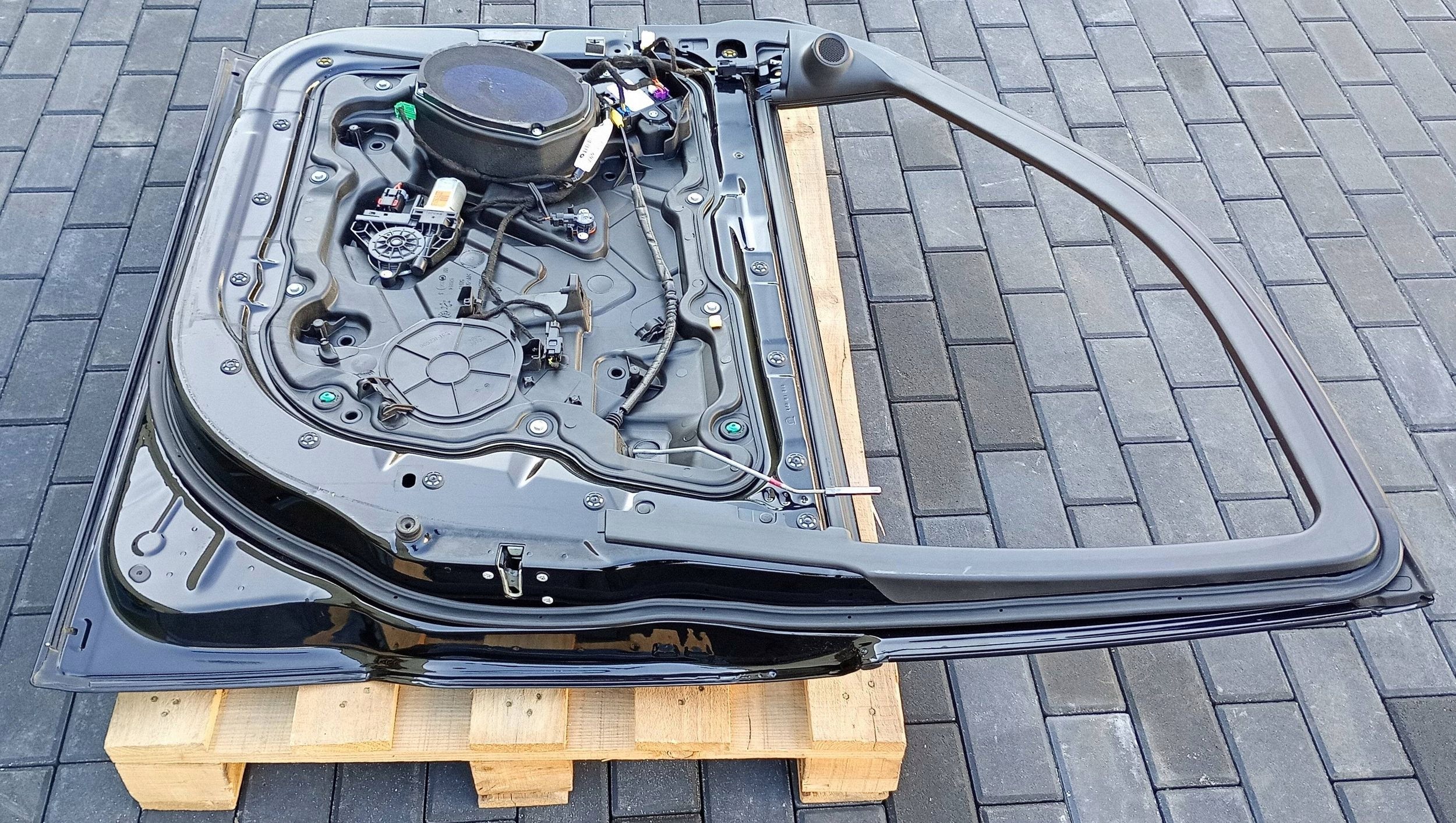door right front front right of the passenger Dodge Durango 2014