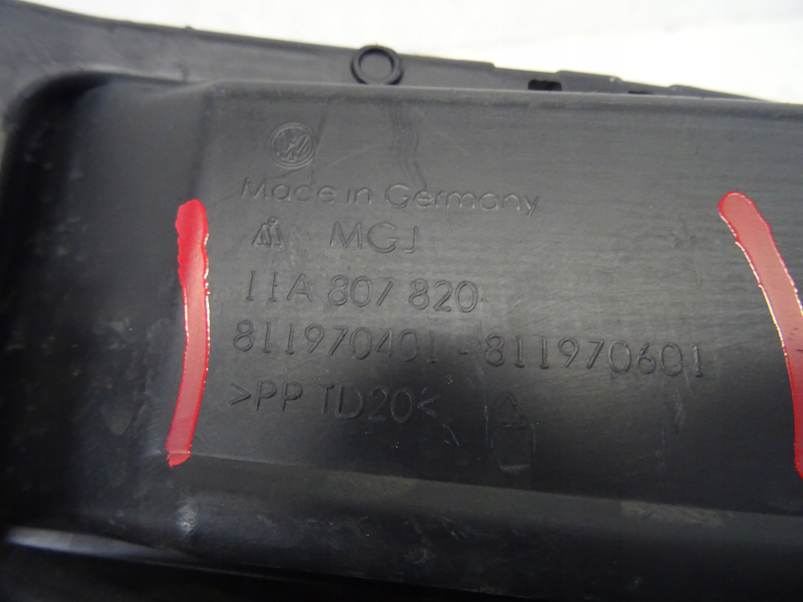 grid of a bumper front front right VW ID4 ID.4 11A807820