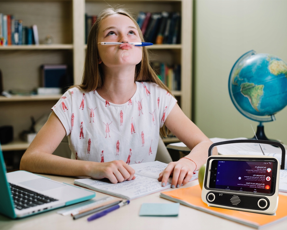 Idealny pomysł na prezent dla Dziecka Nastolatki Głośnik z Radiem Uchwytem Radio FM internetowe