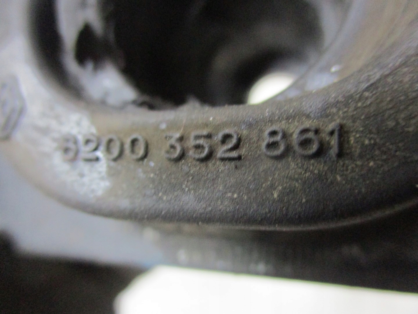 renault oe 8200352861 лапа подушка Двигателя