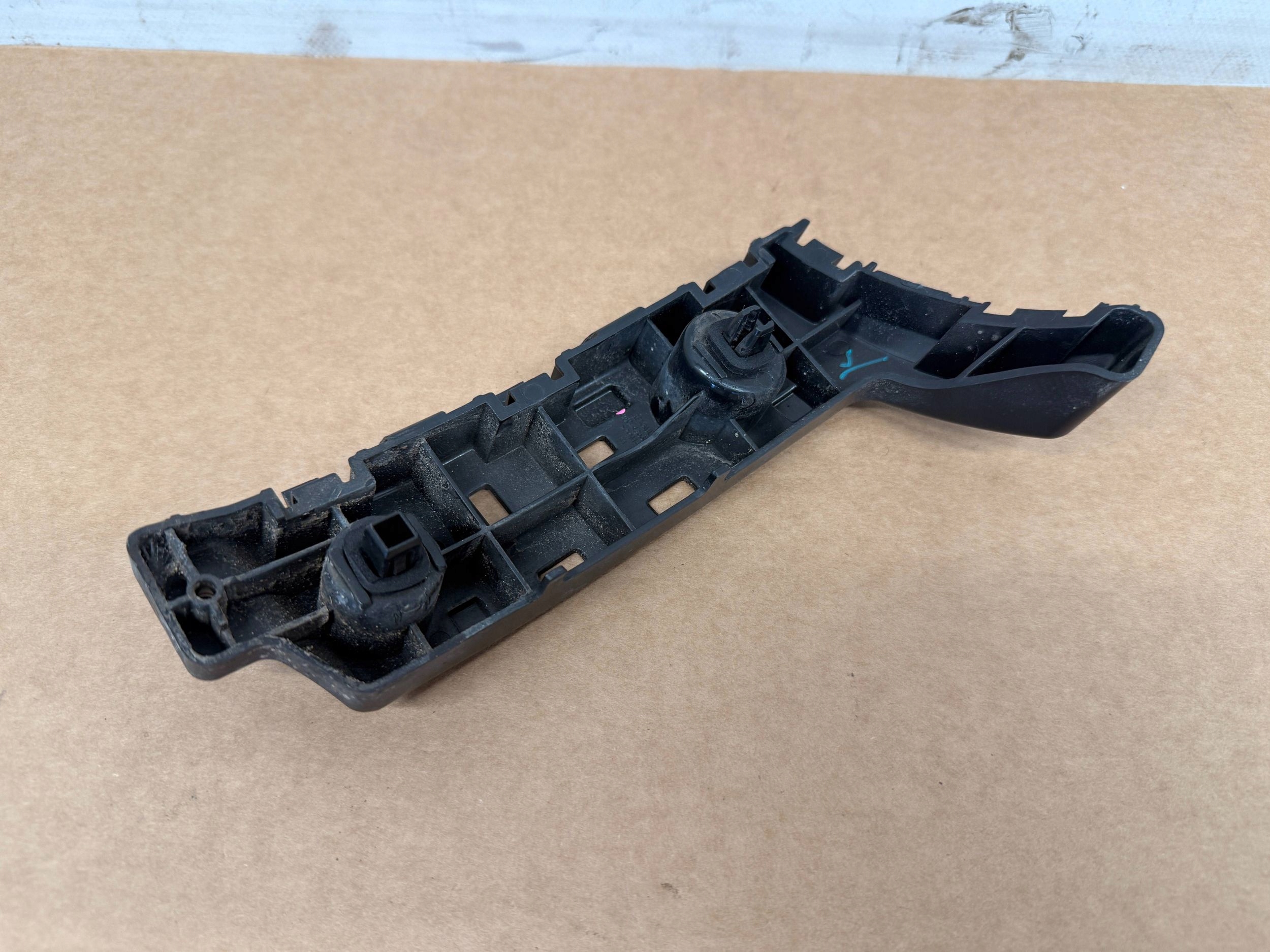 Dacia Spring bumper bracket right rear part 850442538R