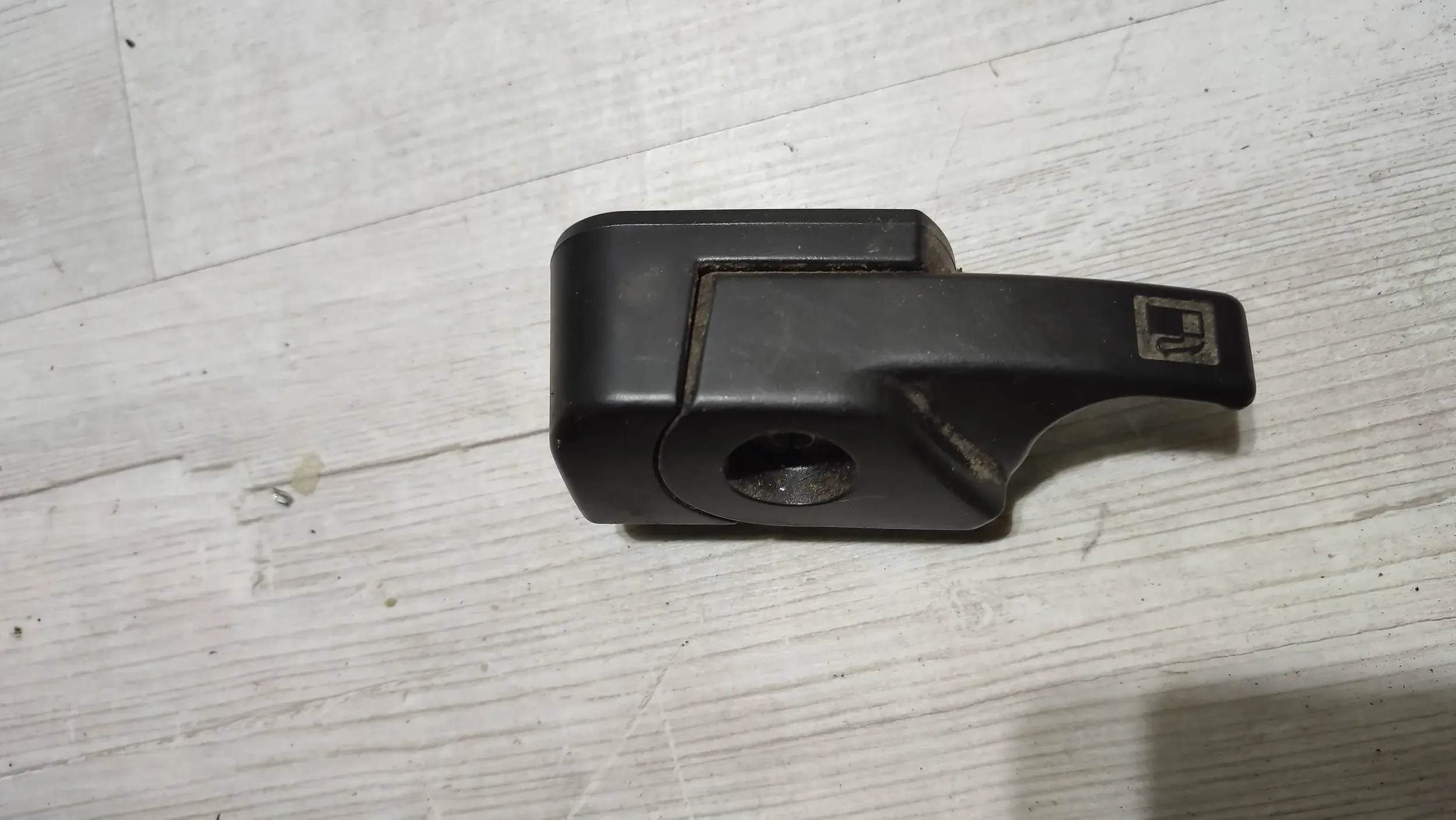 Mitsubishi ASX 18r. 1.6DiD Levier cable ouverture capot Volet Carburant