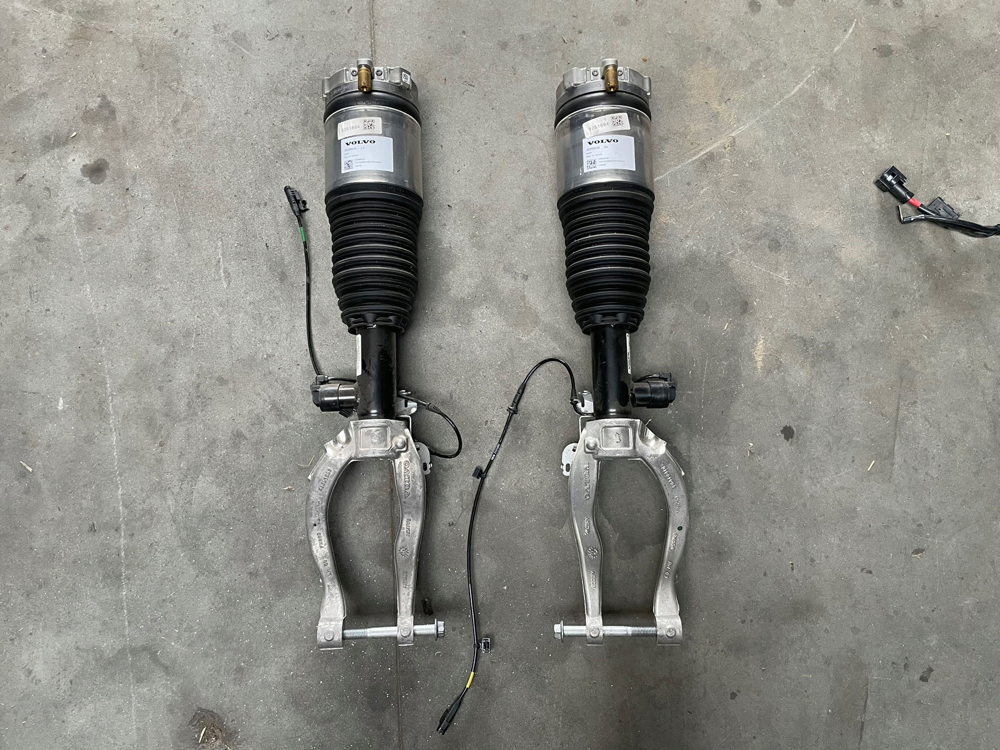 VOLVO XC60 II XC90 II Amortyzator Przedni Prawy Lewy Pneumatyczny NOWE