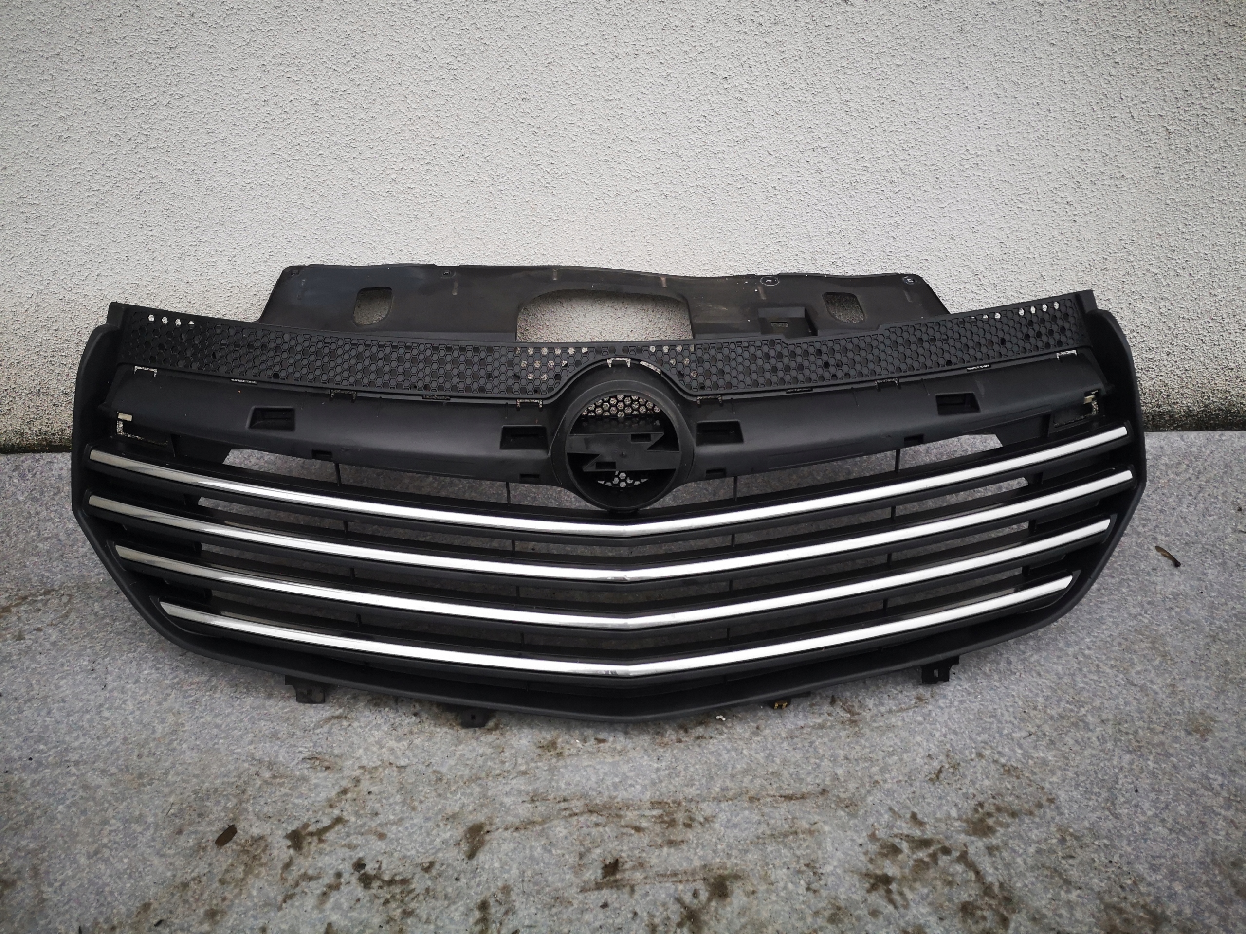 opel VIVARO b 2 II 2014- 14- решетка радиатора