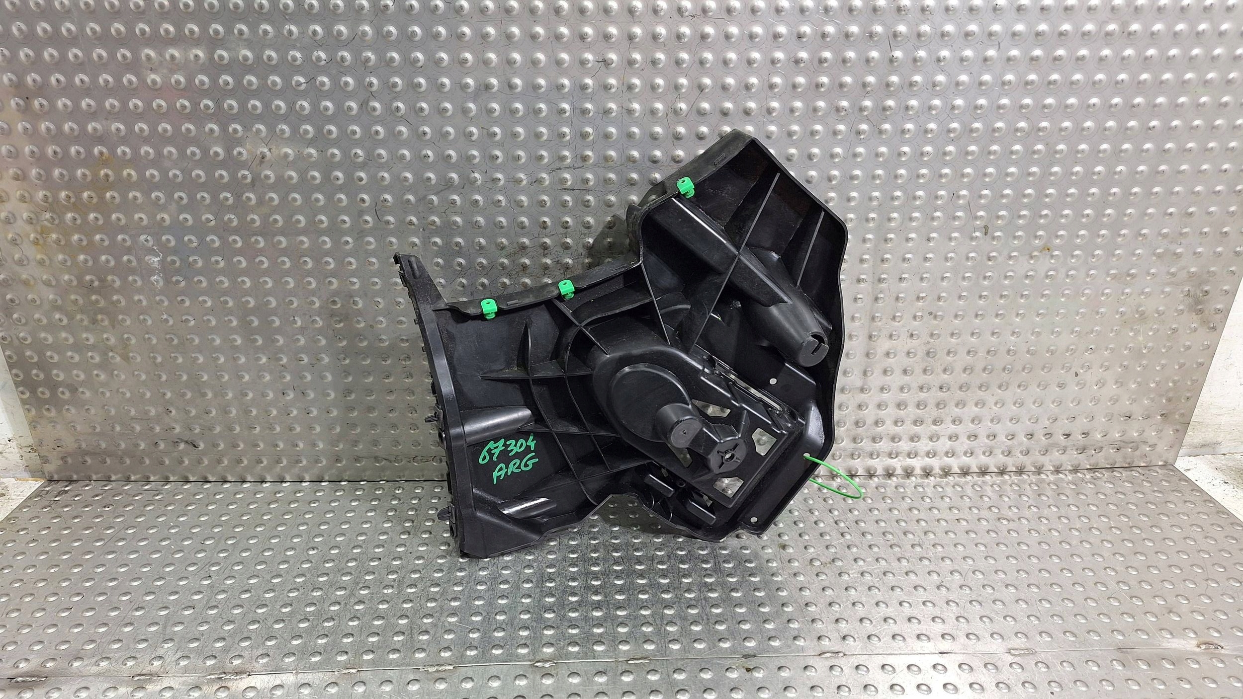 bumper bracket left rear part 31395103 VOLVO V40 II
