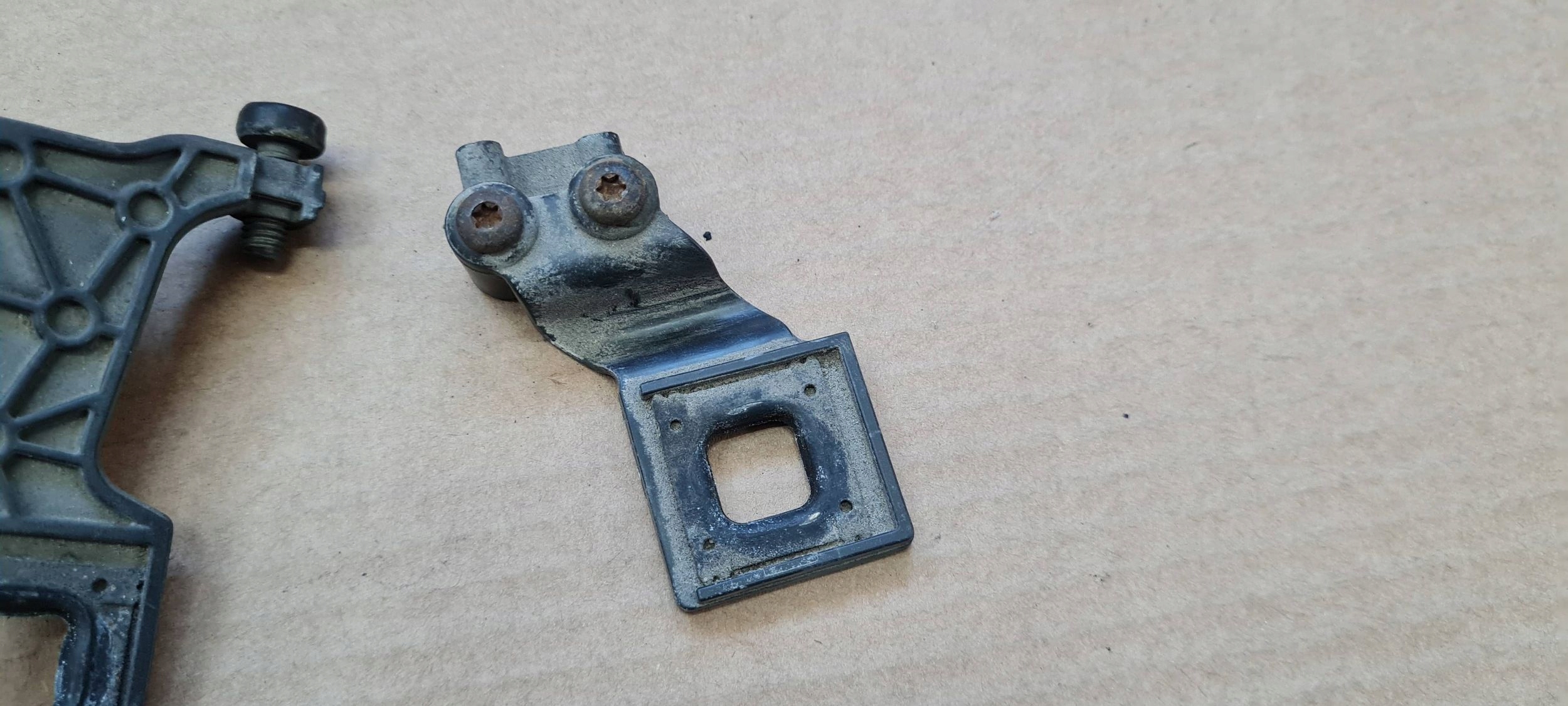 A5 8T LIFT bracket hook holder lights left front 1301330049 A4 B8 LIFT