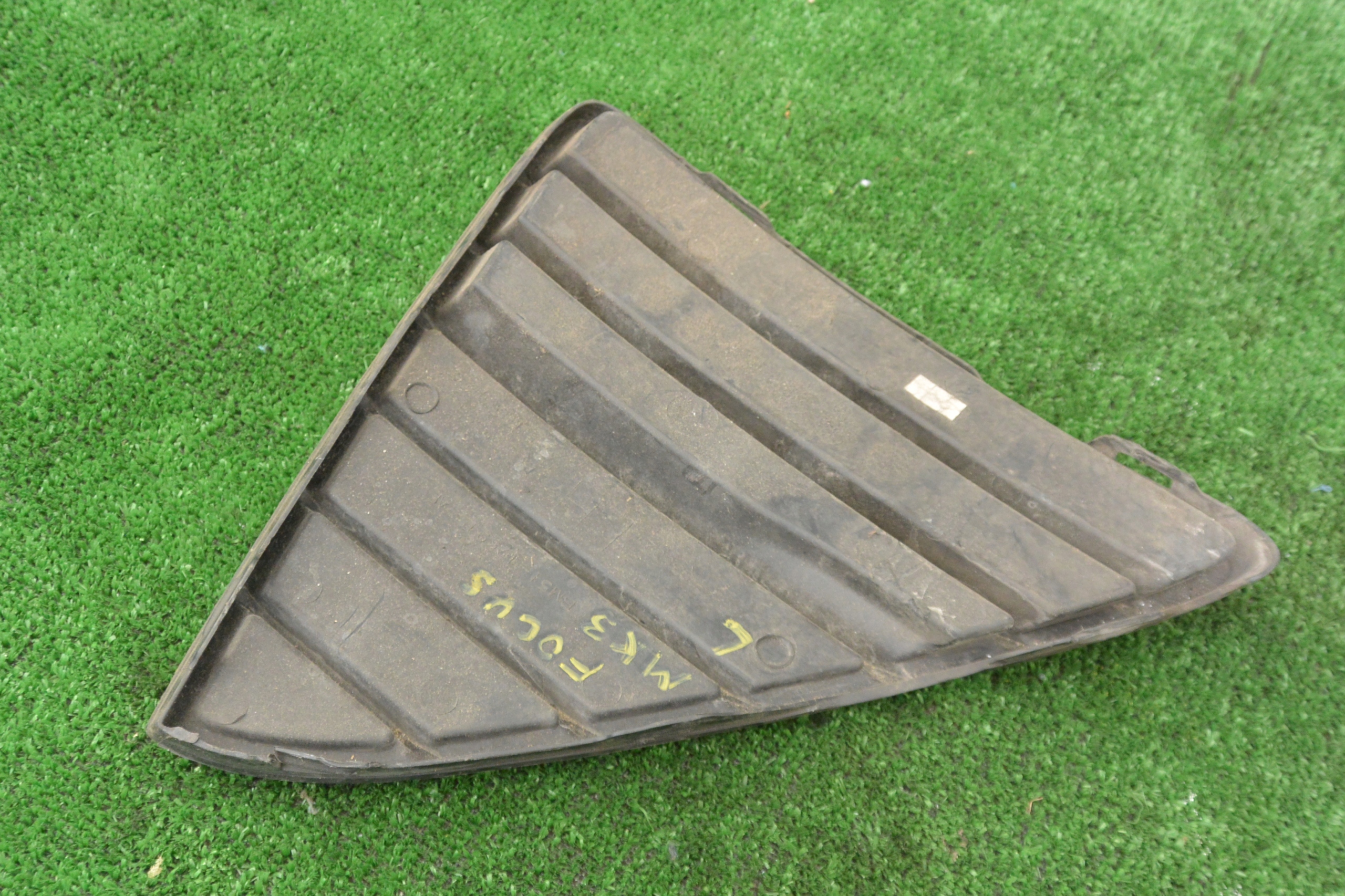 grid of a bumper grille left FORD FOCUS MK3 LIFT