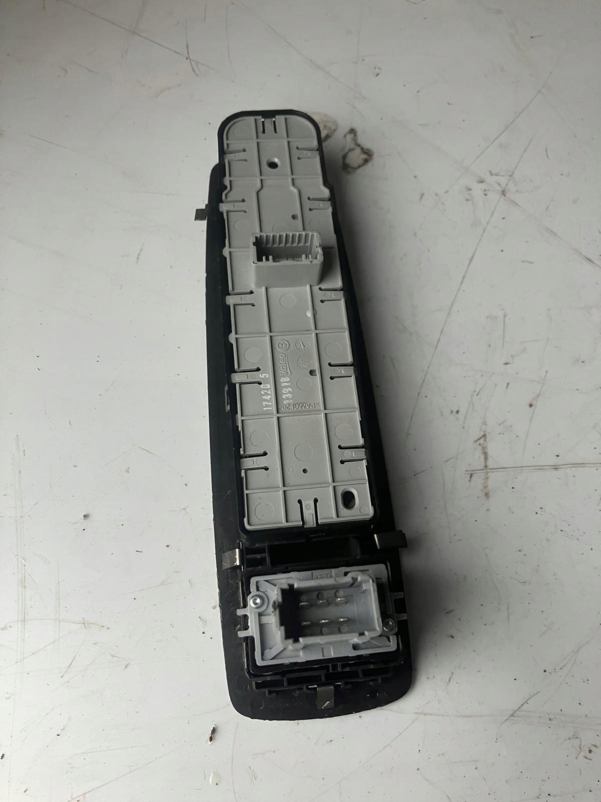 window control switch of mirrors RENAULT LATITUDE 809617391R EU